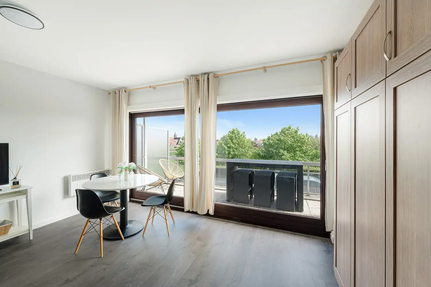 Mooie gemeubelde studio met groot terras foto 8