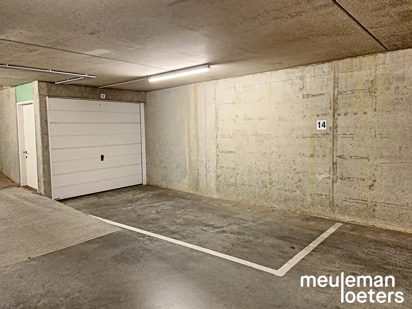 Zéér ruime ondergrondse garagebox met autostaanplaats  in het centrum foto 7
