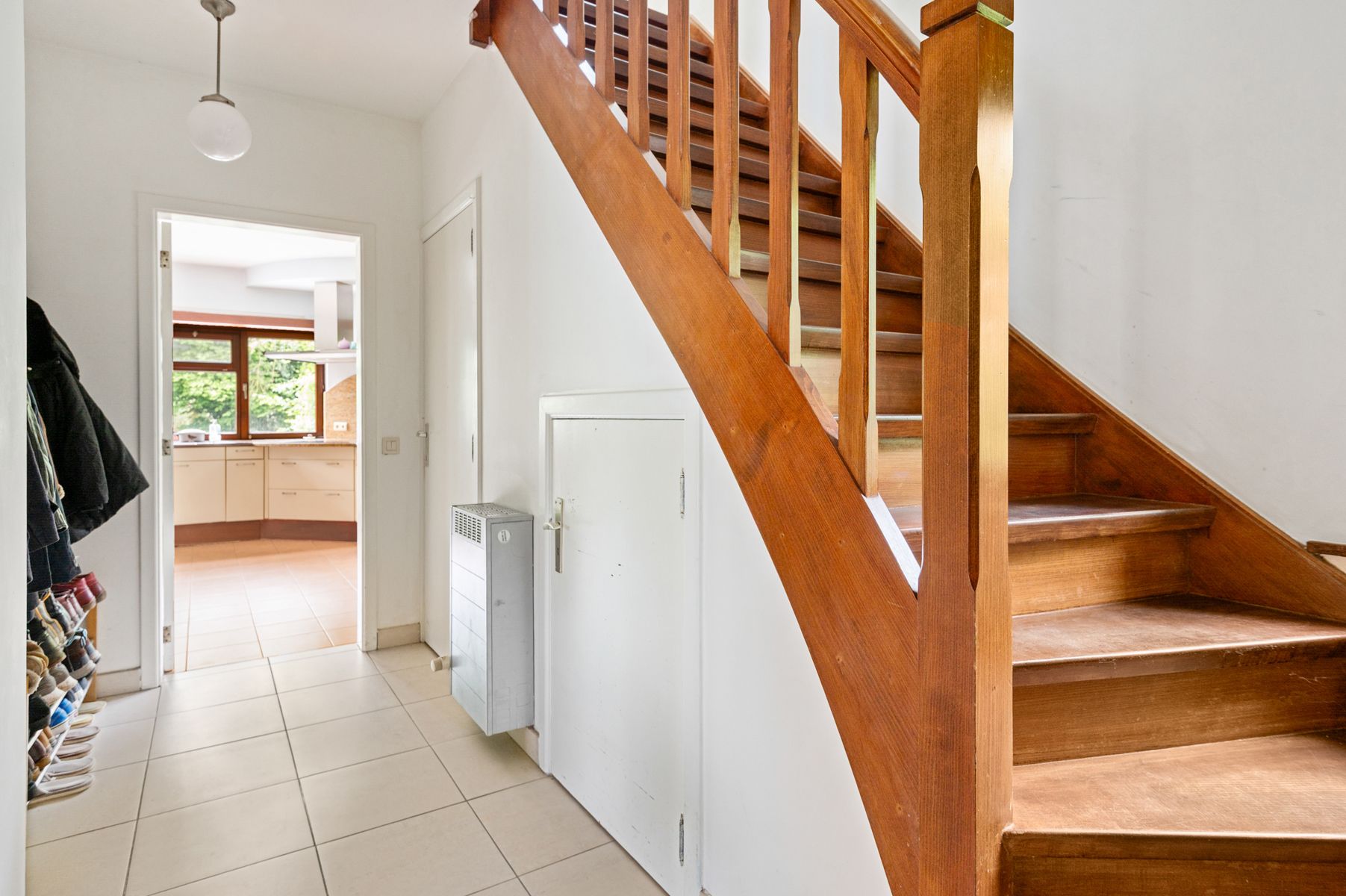 Uitzonderlijk gelegen woning met veel ruimte en karakter! foto 2