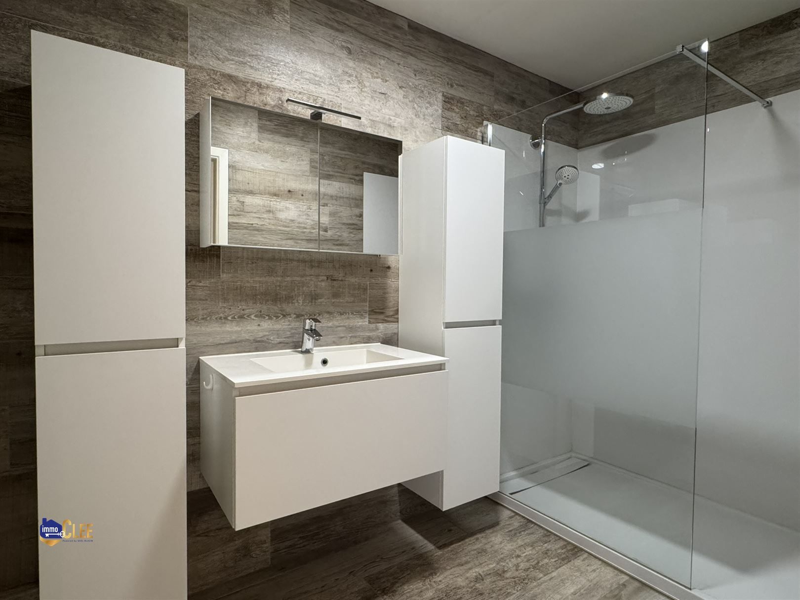 Ruim gerenoveerd appartement op het Sint-Martenplein foto 16