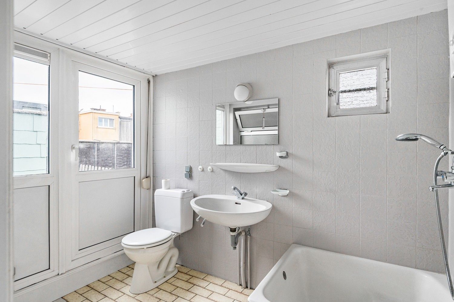Magazijn met woonst en een 1 slaapkamer appartement te Deurne! foto 28