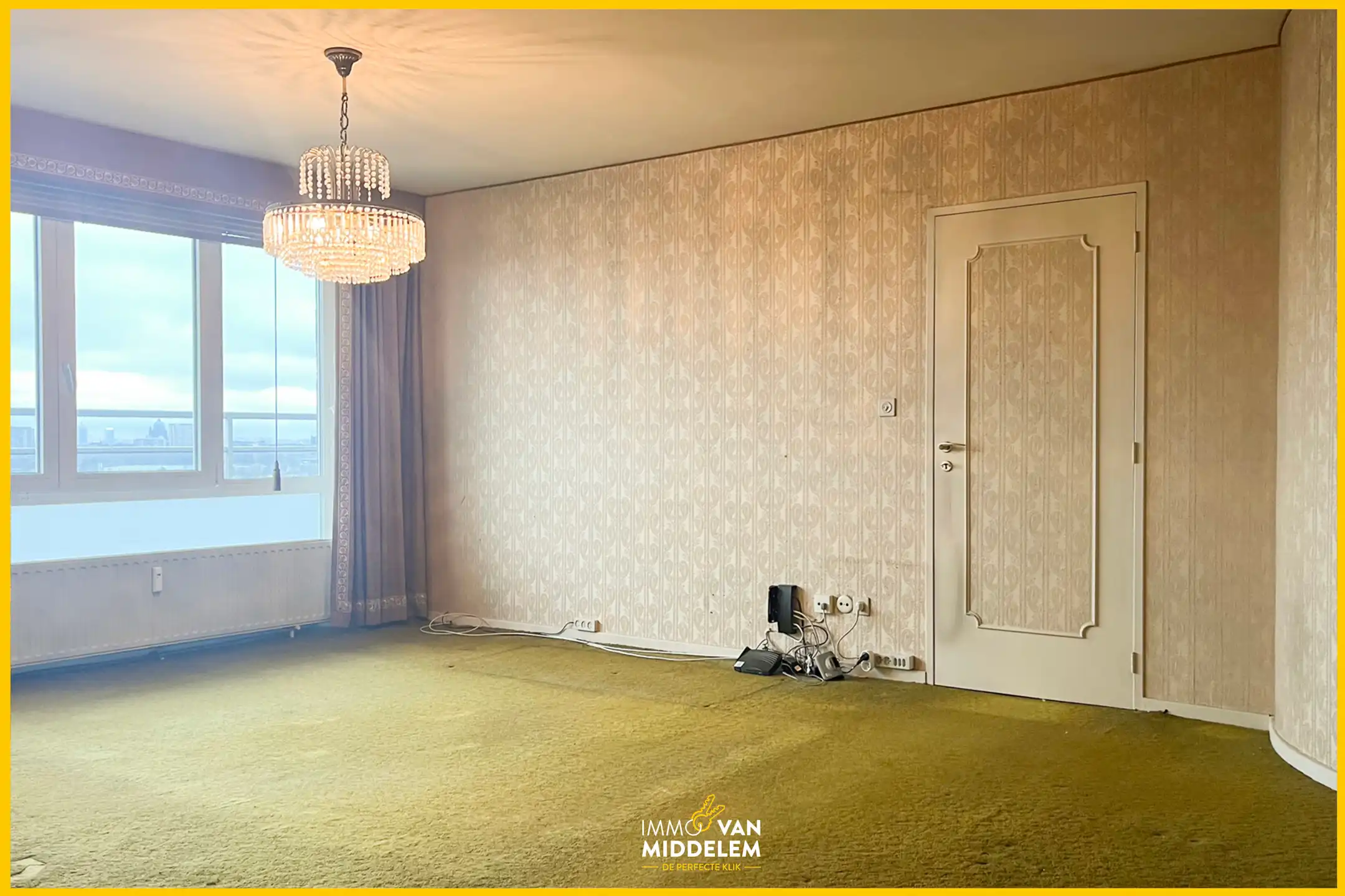 LICHTRIJK APPARTEMENT MET 2 KAMERS EN TERRAS foto {{pictureIndex}}