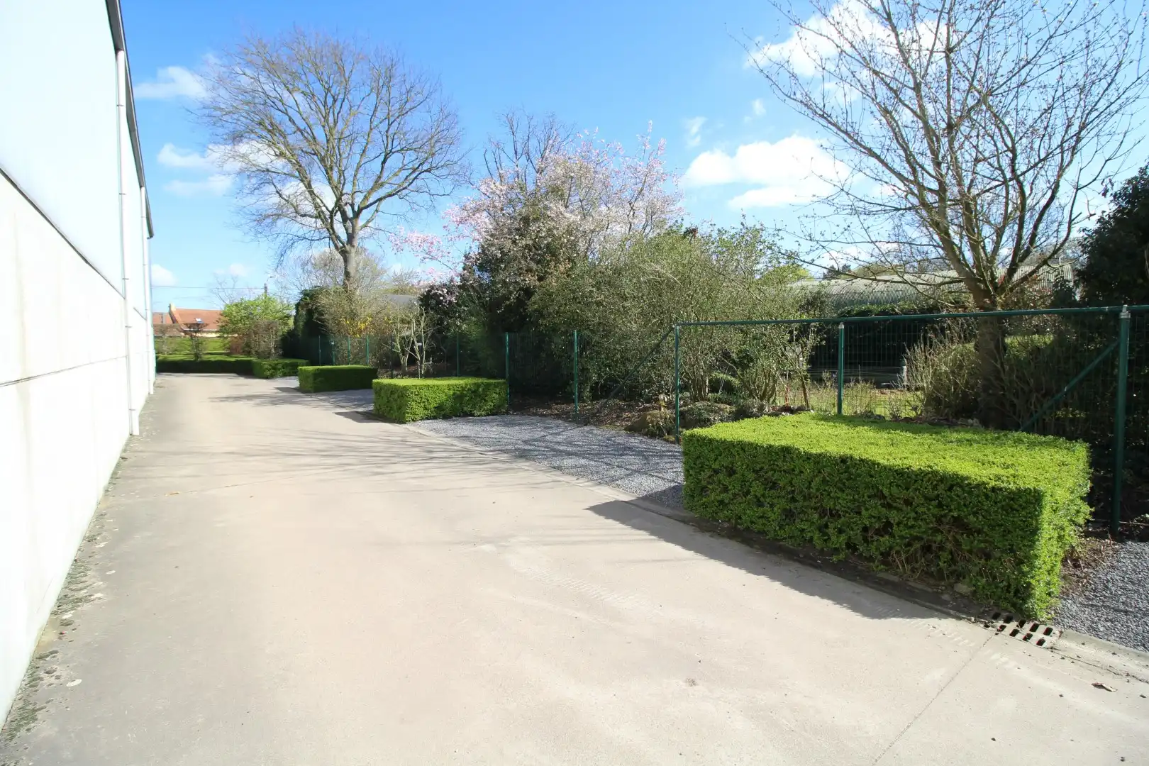  te huur Maldegem | ruime werkplaats of opslagruimte met rolbruggen 600+200m² foto 6