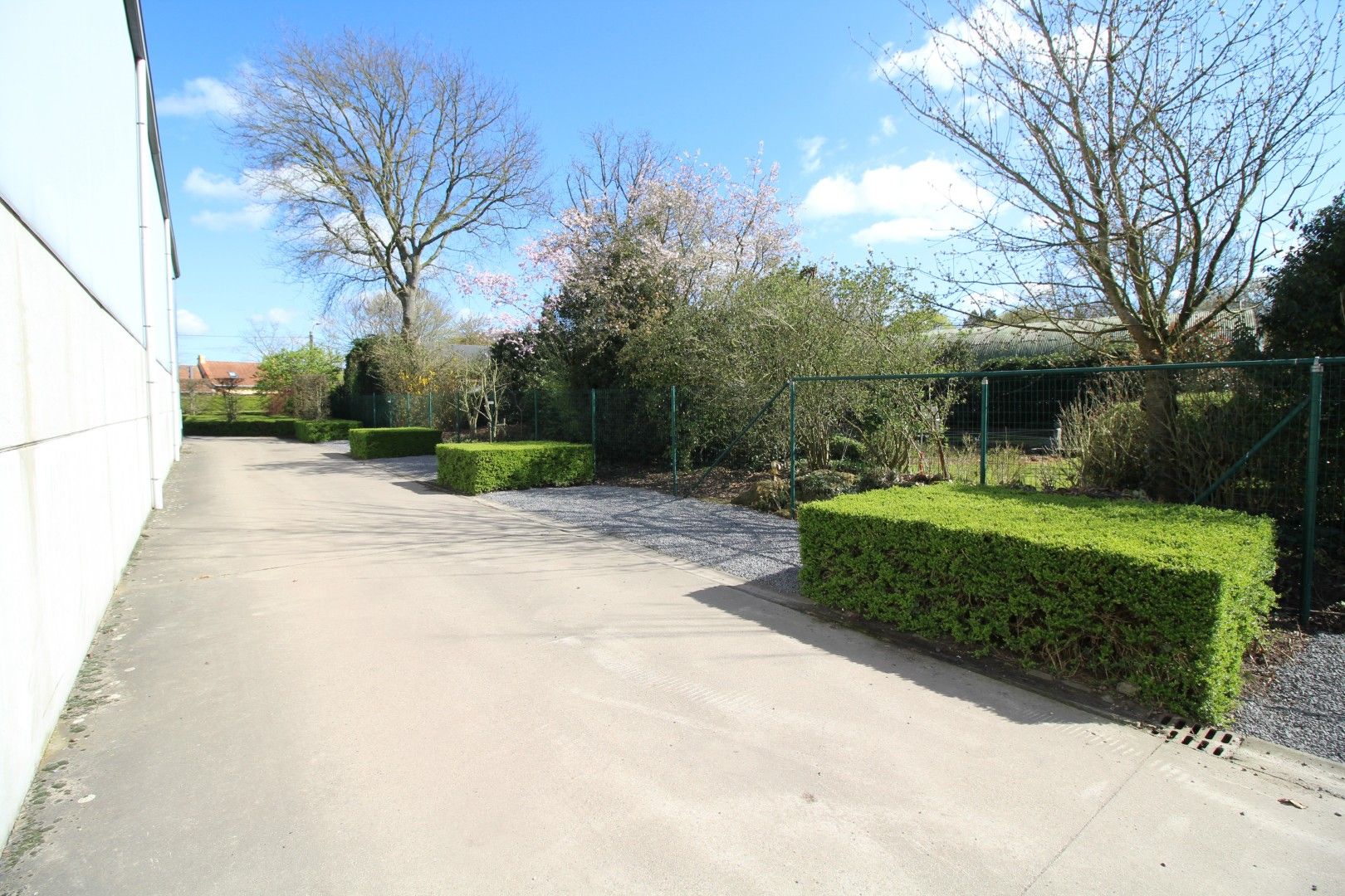  te huur Maldegem | ruime werkplaats of opslagruimte met rolbruggen 600+200m² foto 5