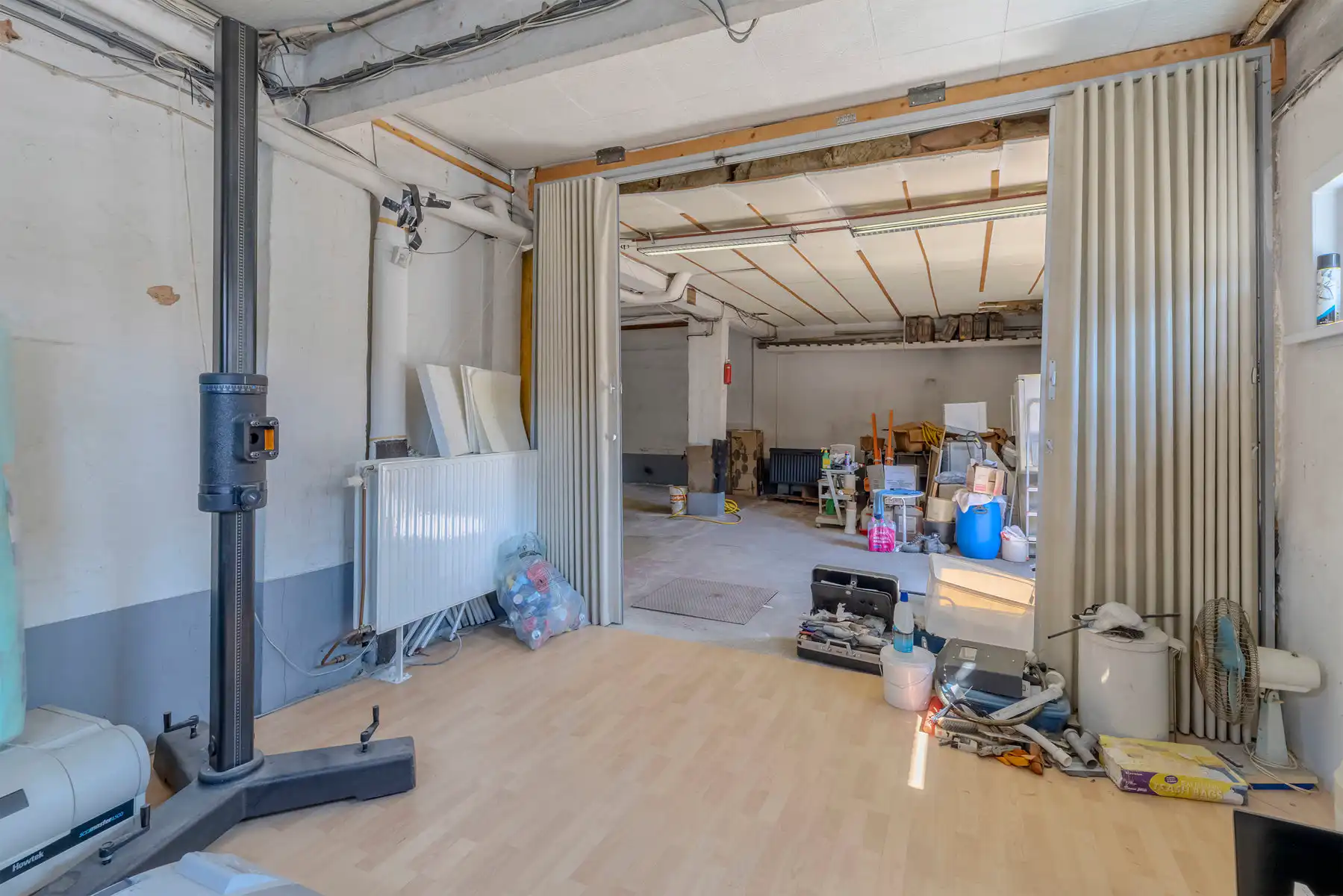 Te renoveren appartement met ruim magazijn/garage foto 6