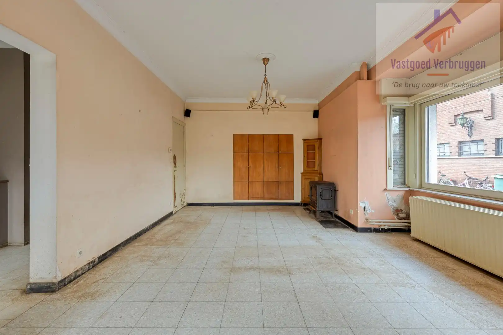 Te renoveren halfopen bebouwing met garage foto 4