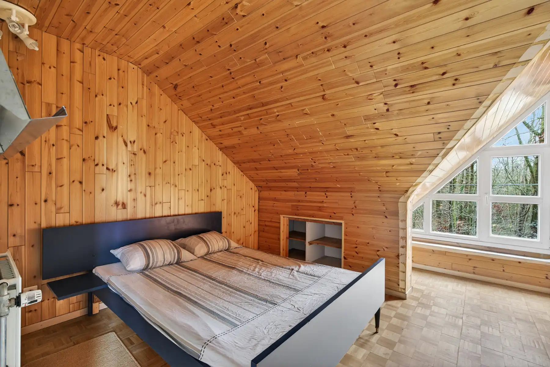 Ruime bel-étage met 4 slaapkamers en groen uitzicht foto 12