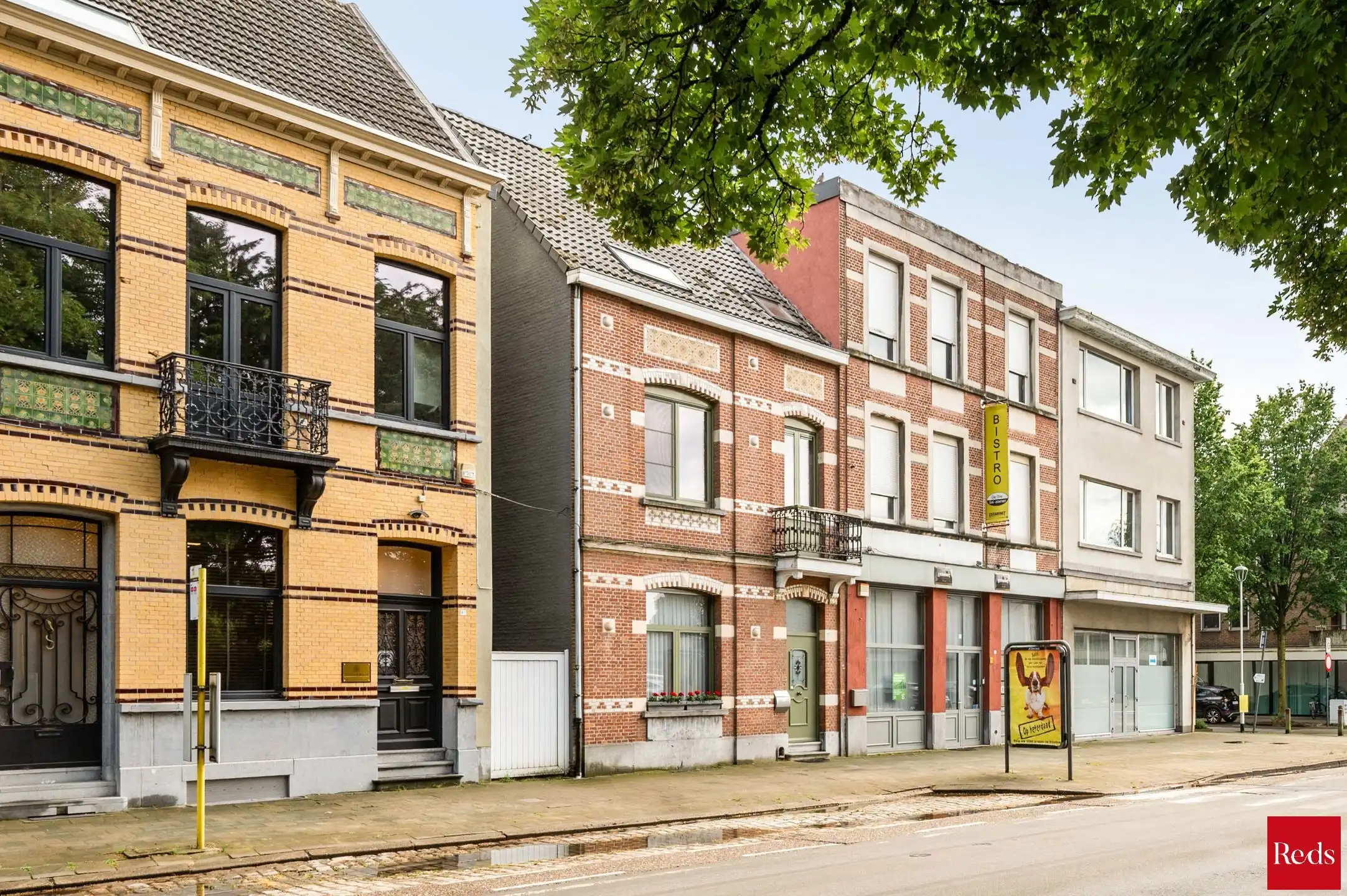 Ruim karaktervol pand nabij centrum Edegem foto 2