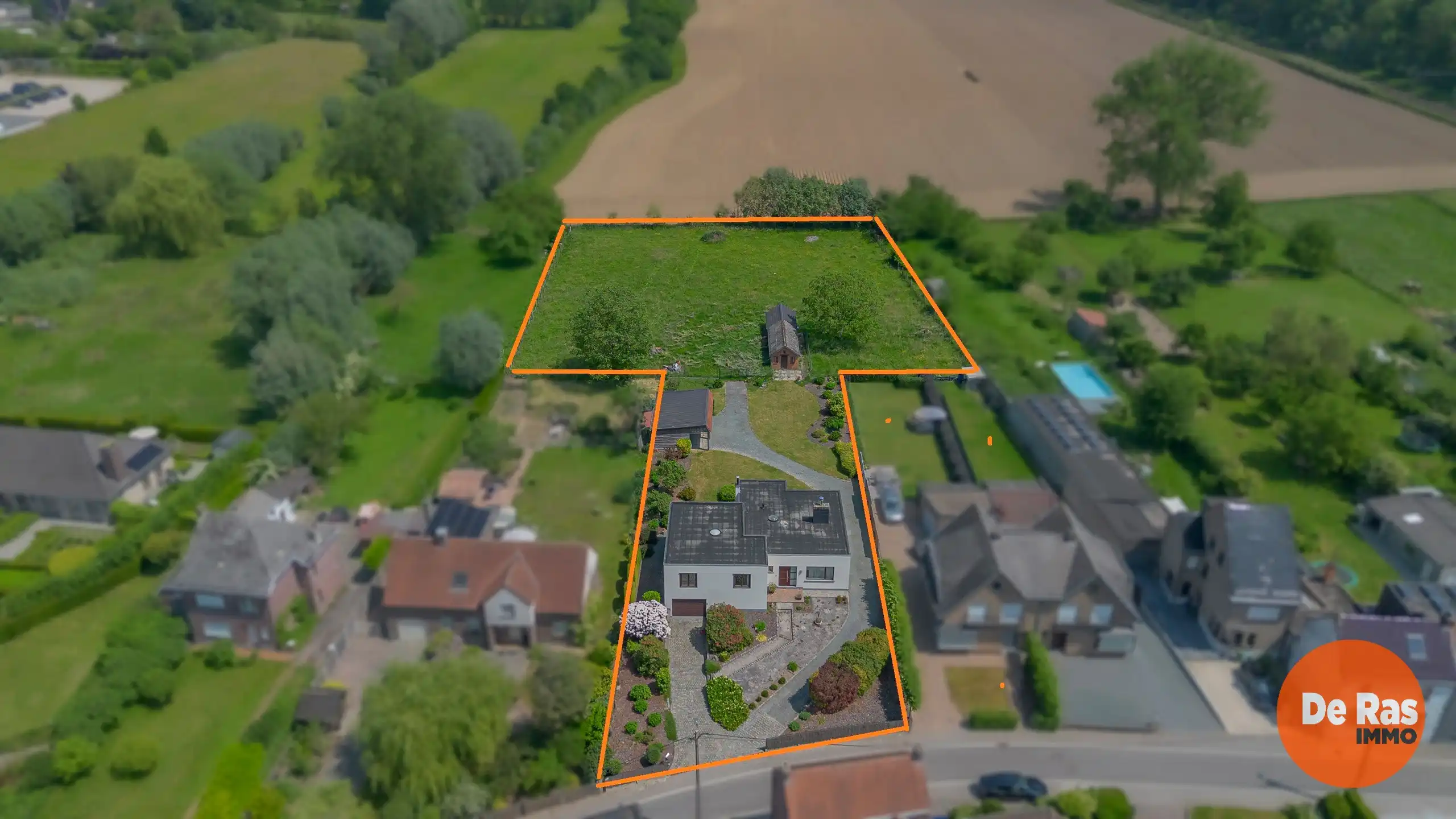 Hoofdfoto van de publicatie: HILLEGEM -Architectenwoning met 3 slp/garage en weide op 48a