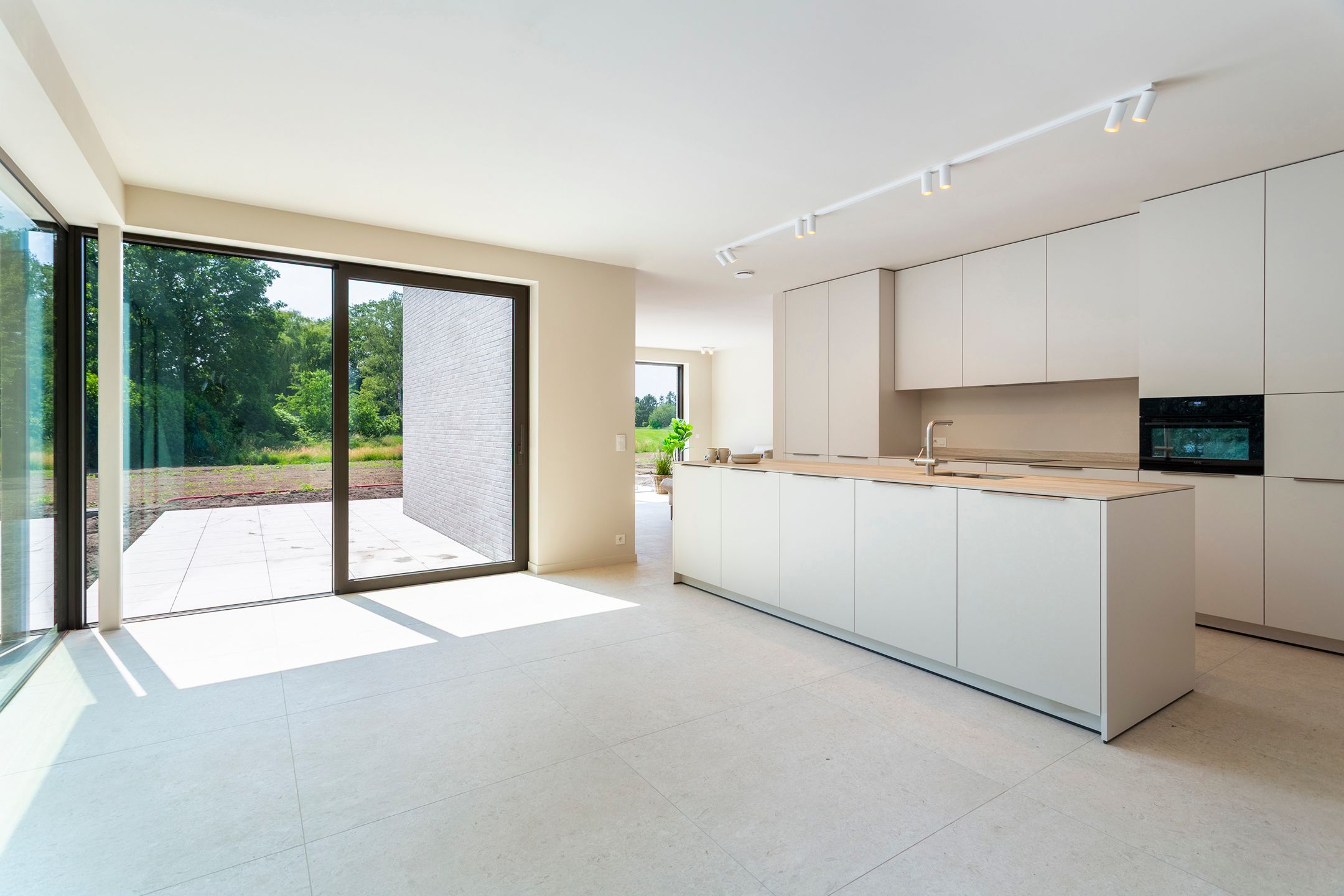 luxueuze nieuwbouwvilla met 3 slpks, garage en riante tuin foto 6