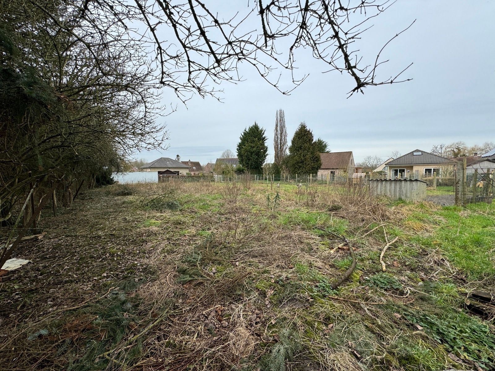 Volledig te renoveren woning met grote tuin foto 8