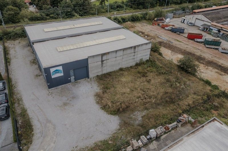 Veelzijdig industriehal van 1.280 m² op een perceel van 33a71ca. foto 3