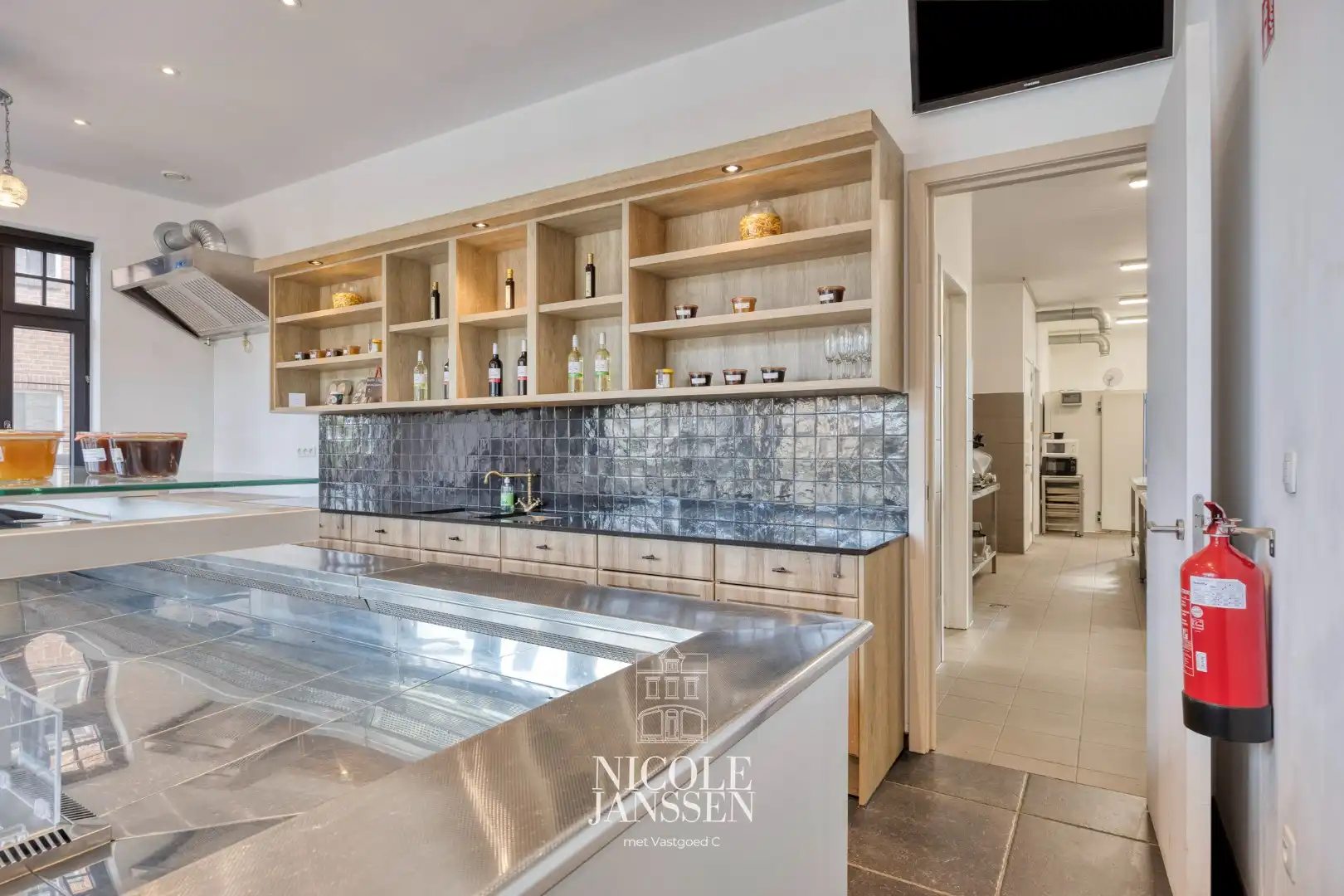 Handelspand met bovenwoning foto 8