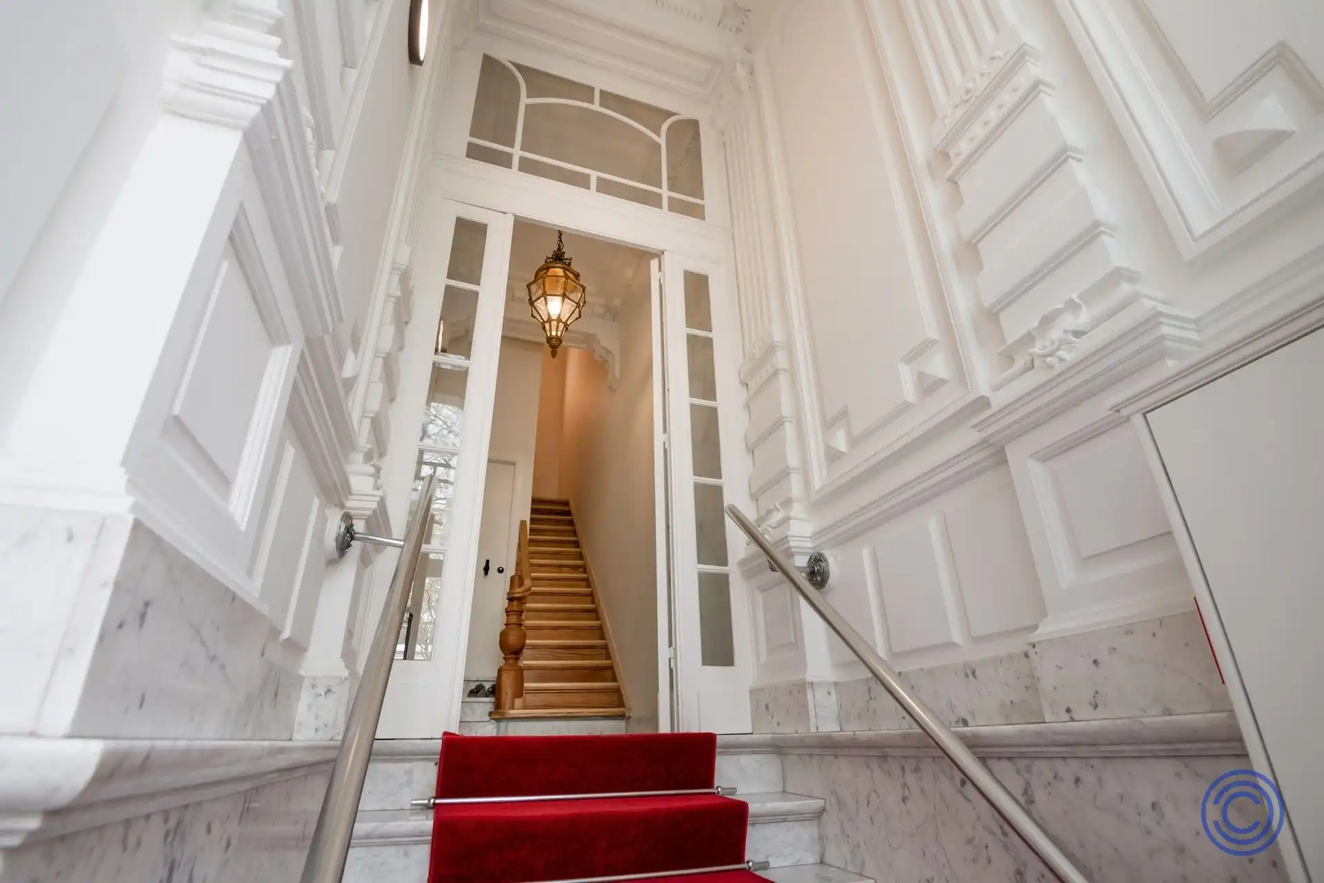 Luxueuze, gerenoveerde duplex in statig herenhuis! foto {{pictureIndex}}