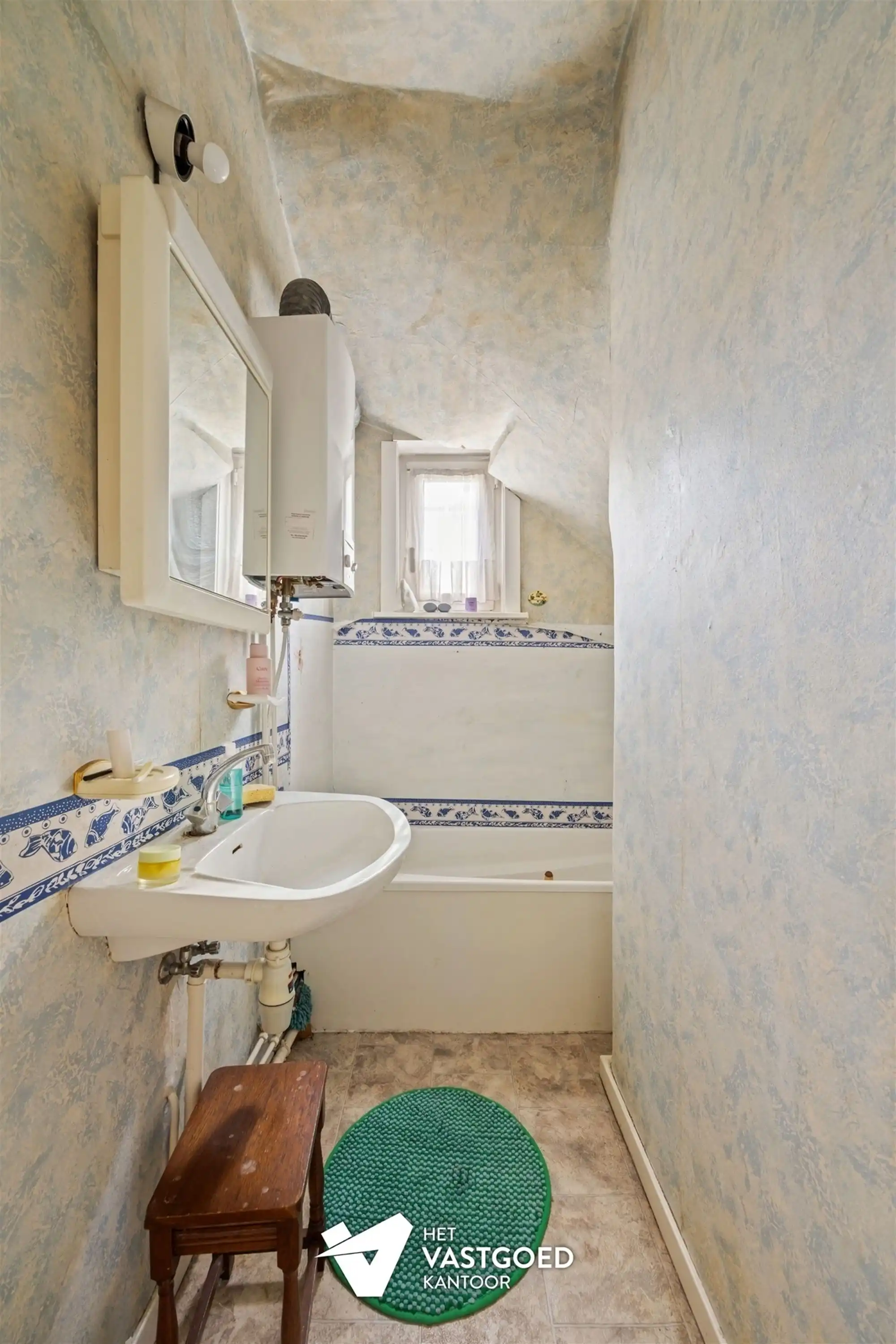TE RENOVEREN KARAKTERVOLLE WONING MET 3 SLAAPKAMERS TE BERINGEN-MIJN foto 12