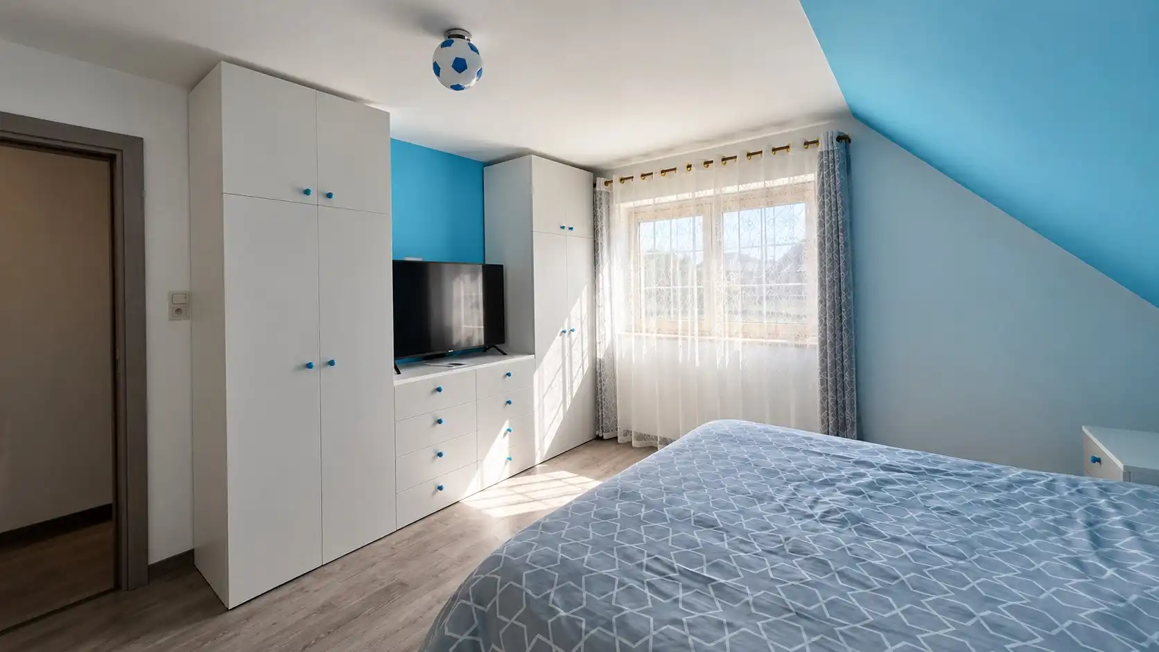 Grote woning met mogelijks 6 kamers, garage,... foto 14