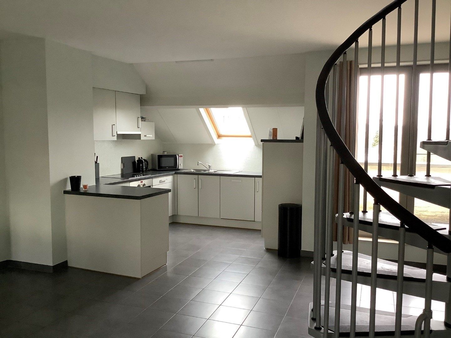 Duplex-appartement met 1 slaapkamer, terras aan voor-en achterkant apt.+ zeer mooi uitzicht foto 5