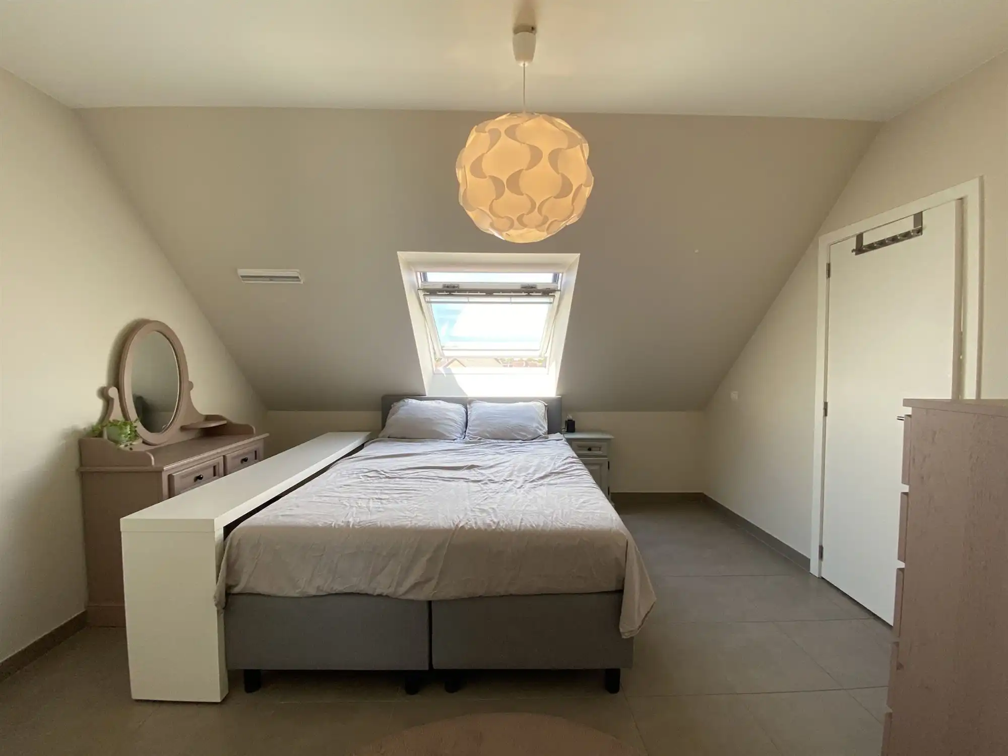 Prachtig energiezuinig dakappartement met 2 slaapkamers, ruim zonovergoten terras en garage in hartje Ertvelde foto 9