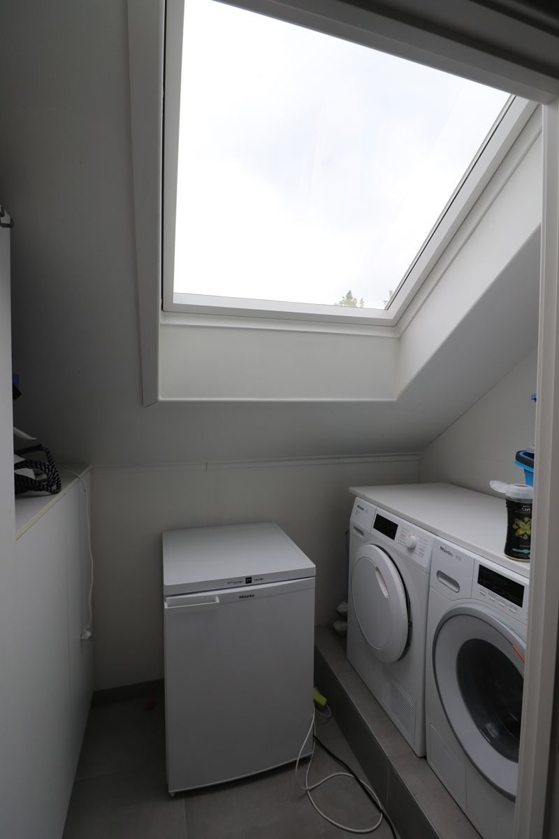 Modern en energiezuinig 2-slaapkamerappartement met carport en ruim terras (geen gemeenschappelijke huurlasten) foto 12