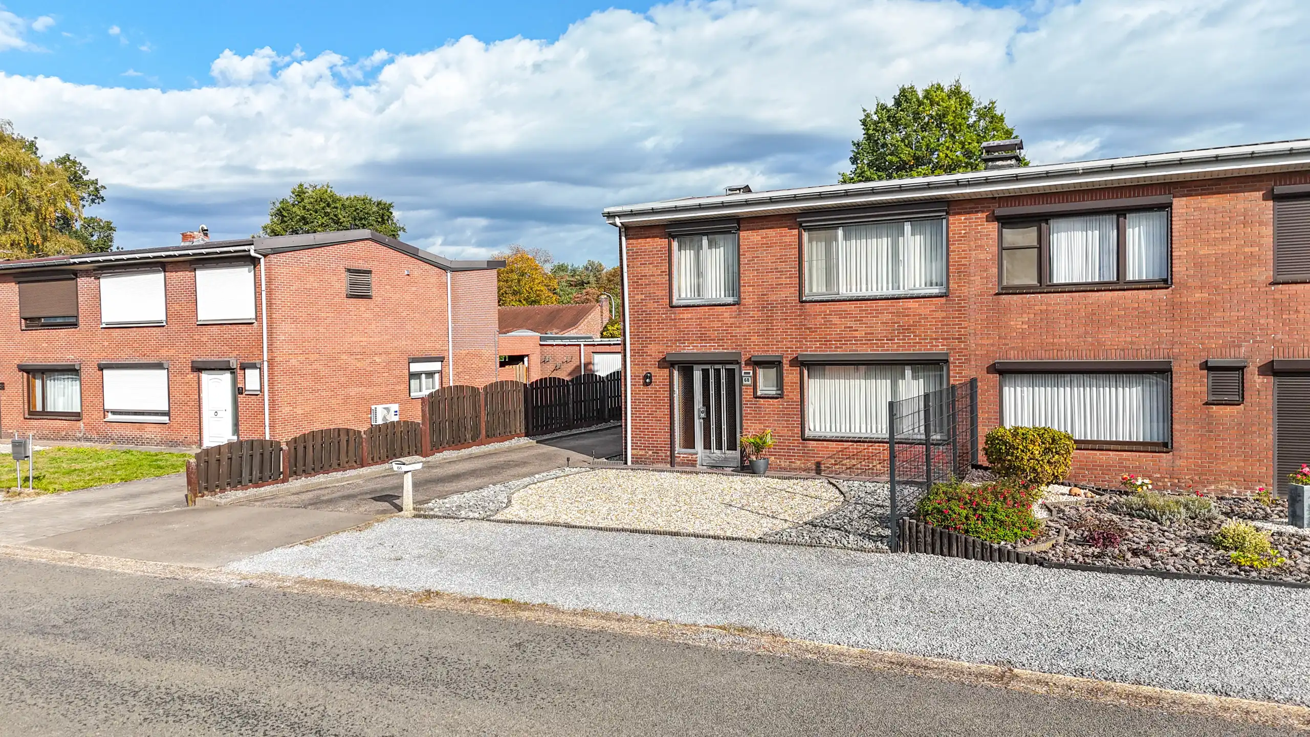 Instapklare woning met 3 slaapkamers op toplocatie! foto 2