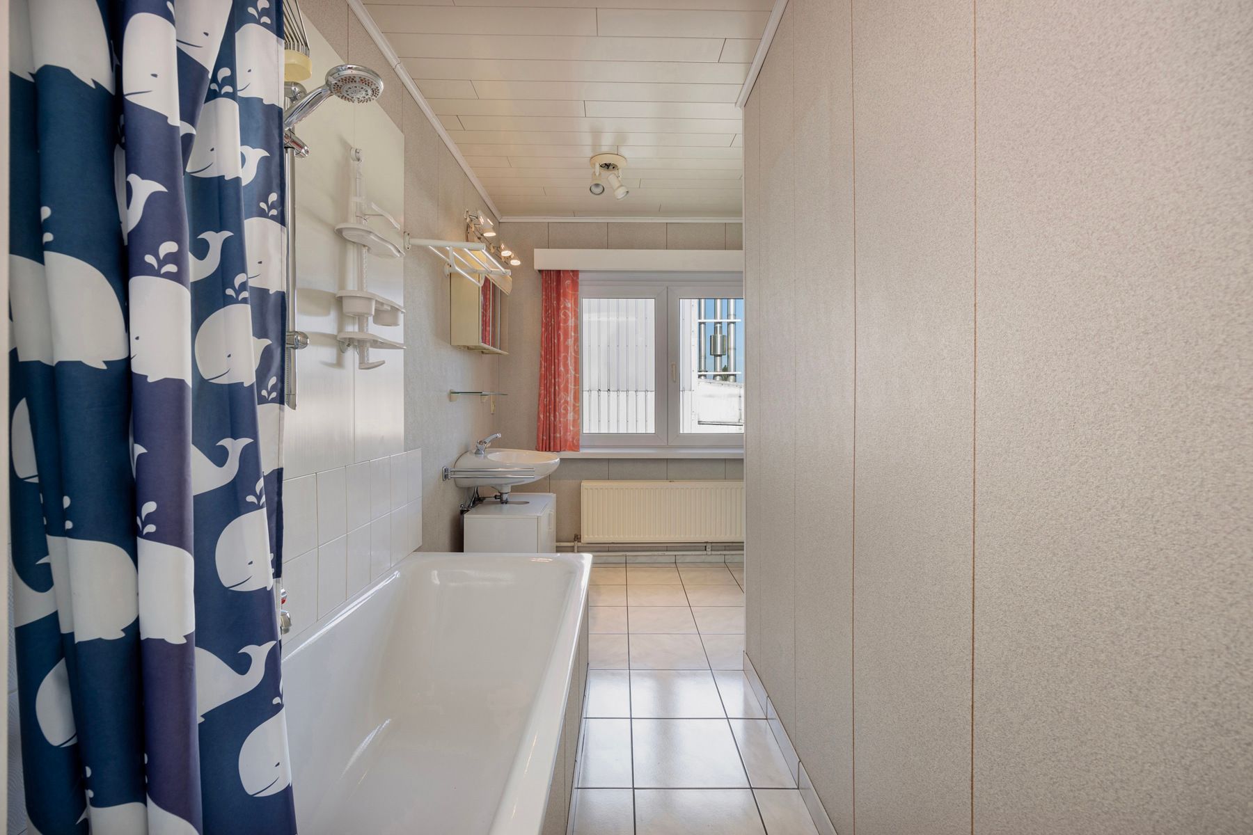 Handelshuis, ingedeeld als commerciële ruimte + appartement foto 17