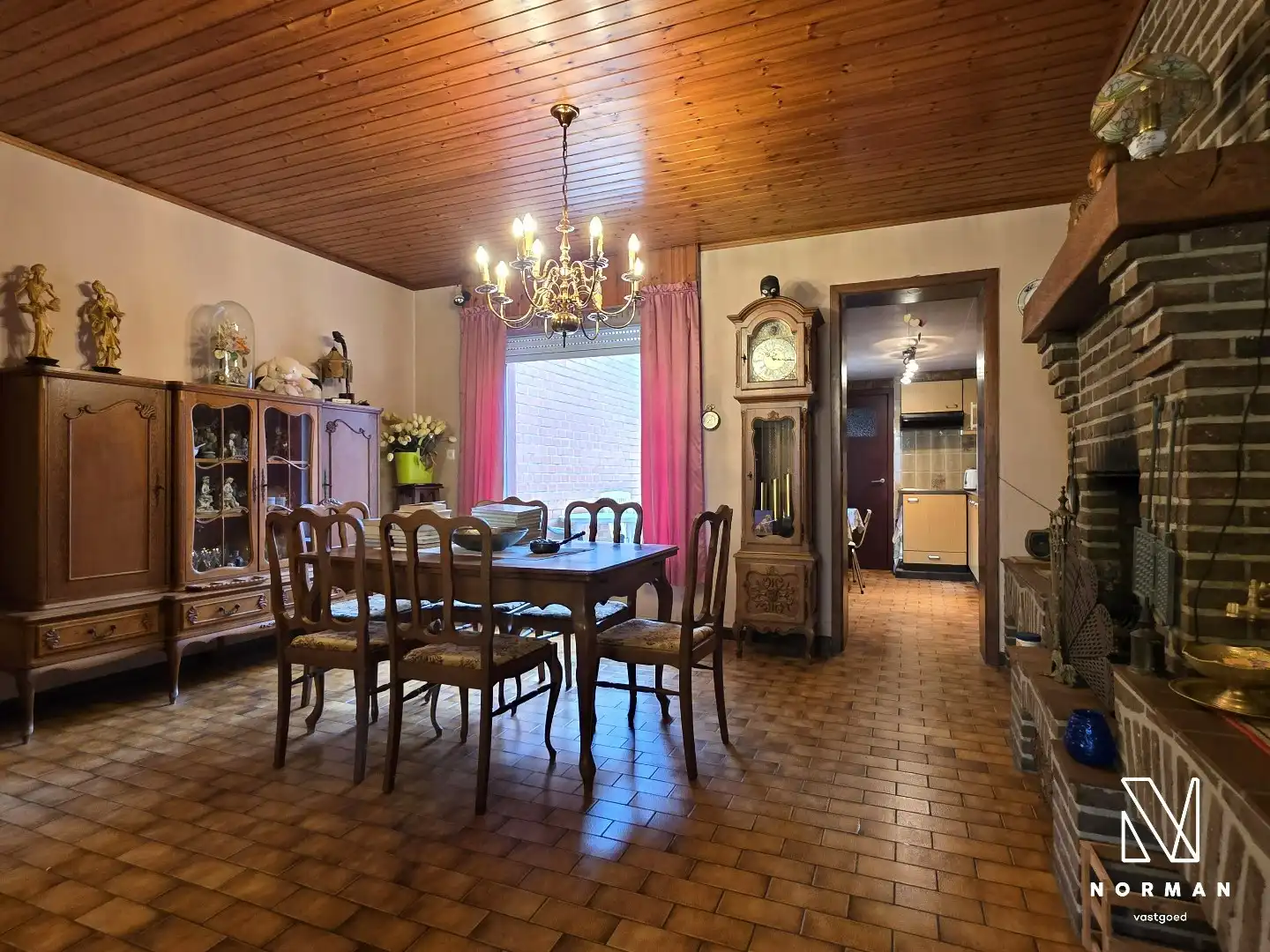 Centraal gelegen woning met grote garage/atelier met uitweg te Kuurne foto 3