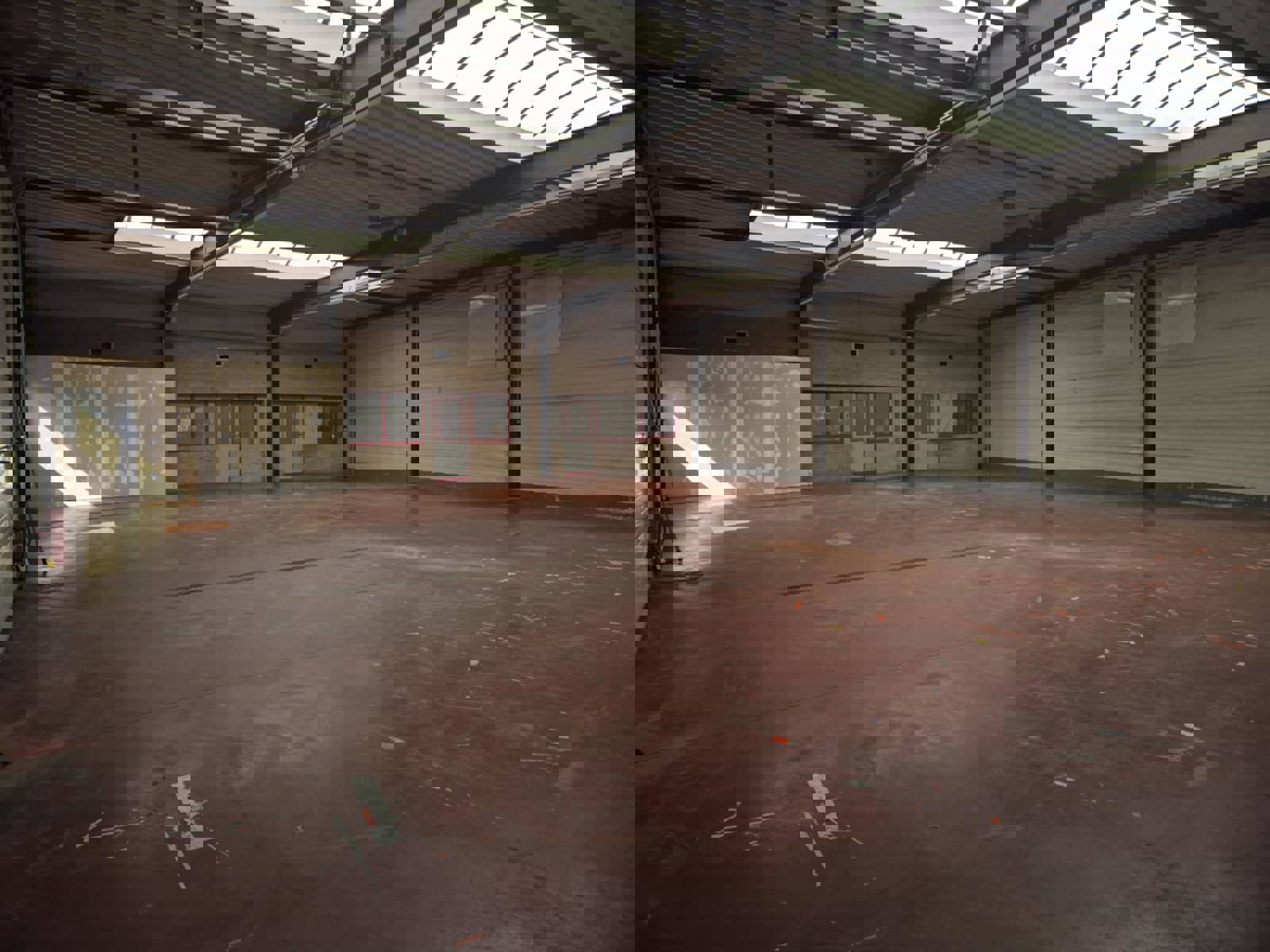 Opslagplaats van 300 m² met een goede ligging foto 2