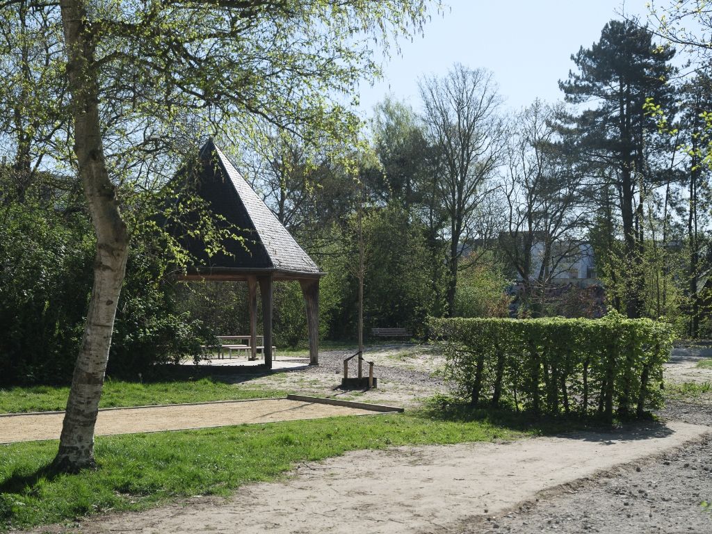 Instapklaar 2-slpk appartement met een ruime, private tuin foto 11