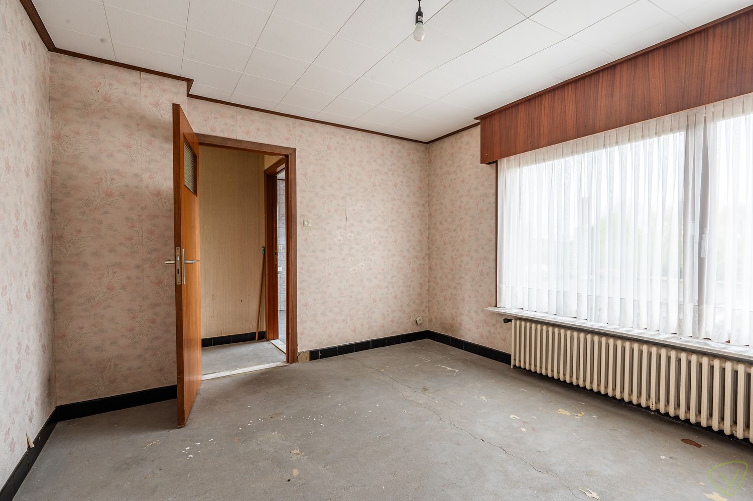 Verrassend ruime te renoveren woning te Oosteeklo! foto 15