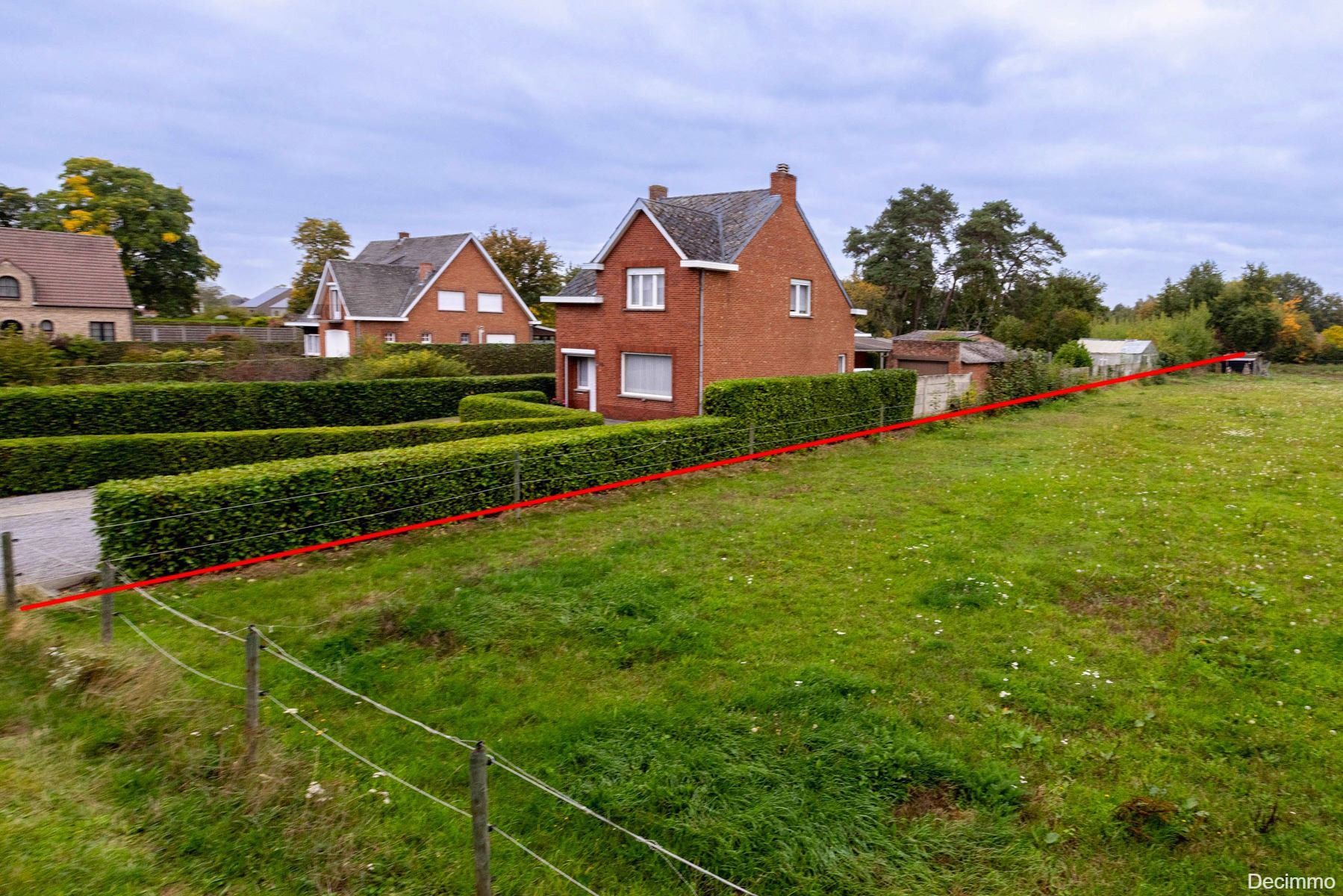 Op te frissen gezinswoning gelegen op rustige locatie foto 2
