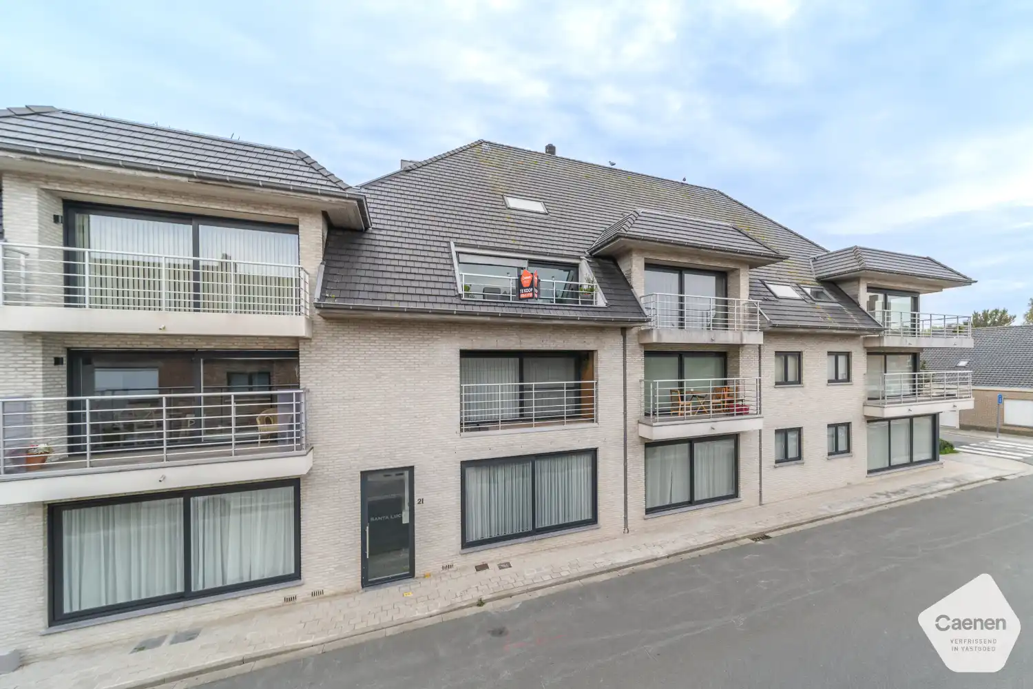 Instapklaar appartement met 2 slaapkamers, 2 terrassen en staanplaats in hartje De Panne foto 9