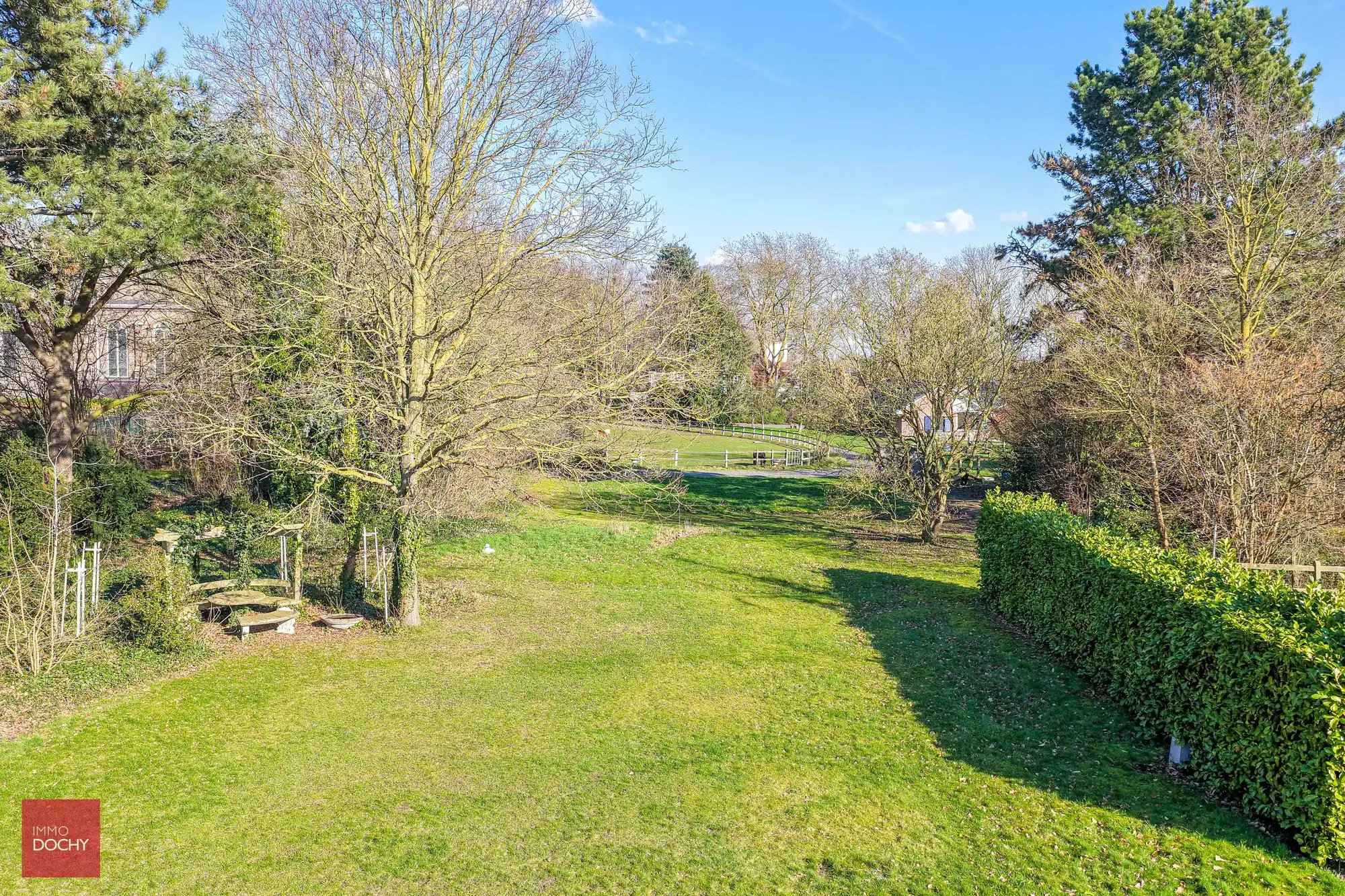 Centraal en rustig gelegen residentiële villagrond foto {{pictureIndex}}