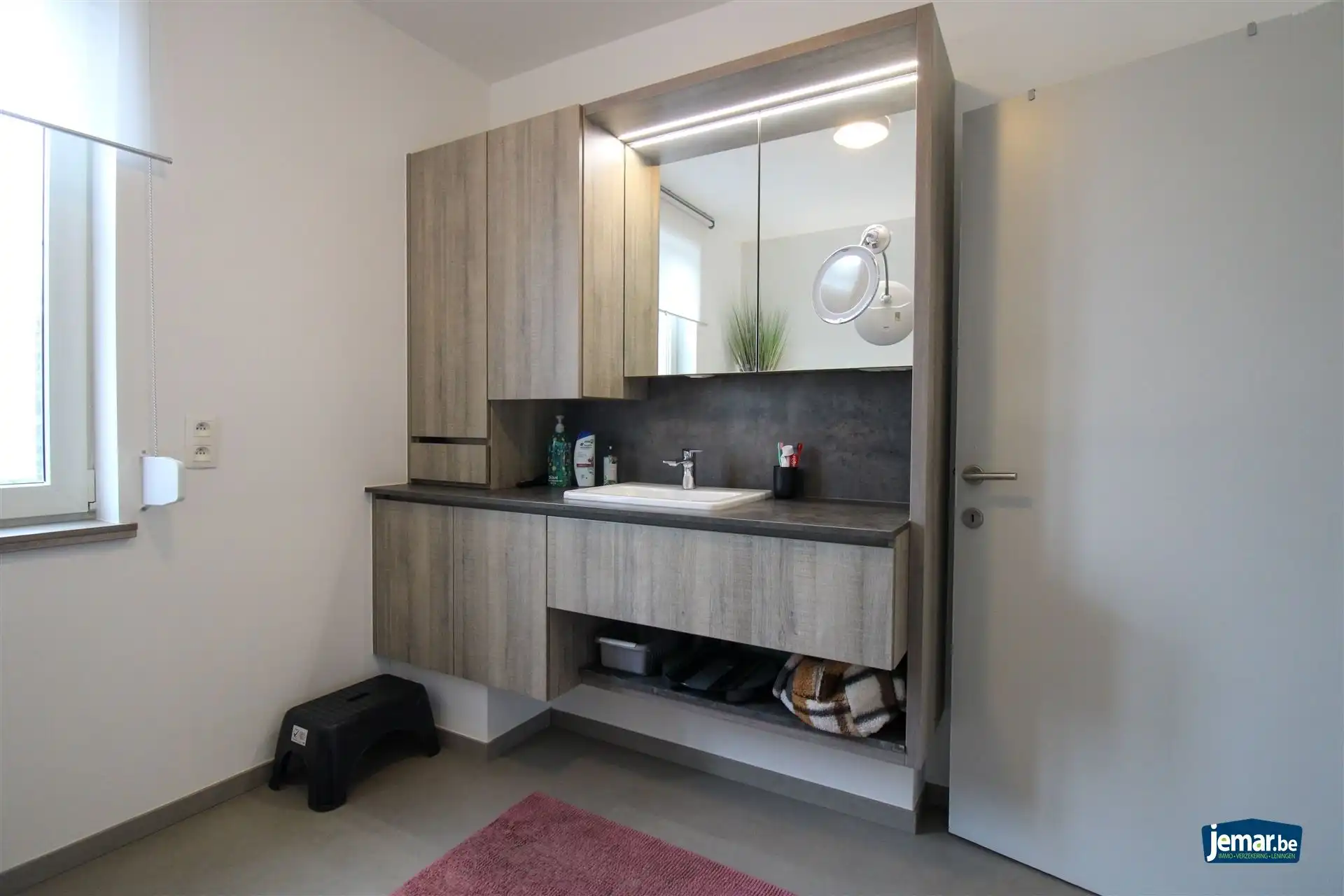 Instapklare en energiezuinige gezinswoning met 5 slaapkamers, zwembad en topligging in Rekem – comfort en ruimte verzekerd! foto 13