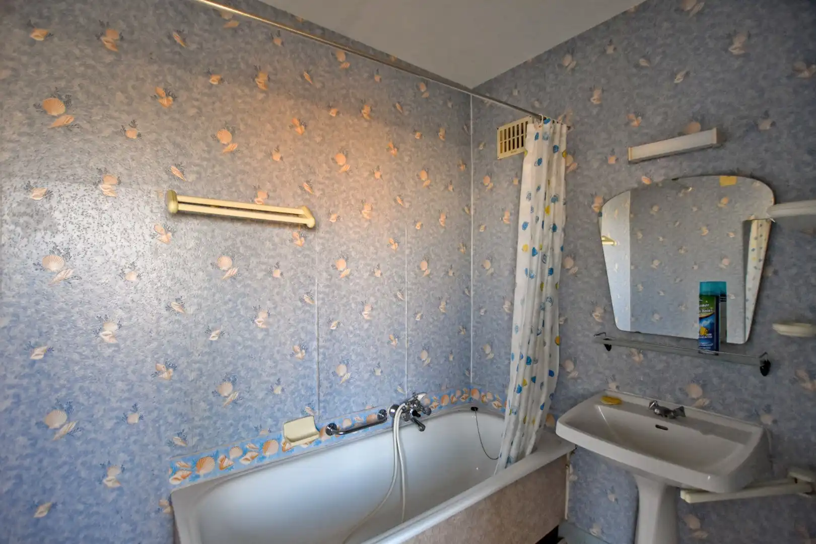 Te renoveren appartementsgebouw op 300m van de zee te Koksijde.  foto 9