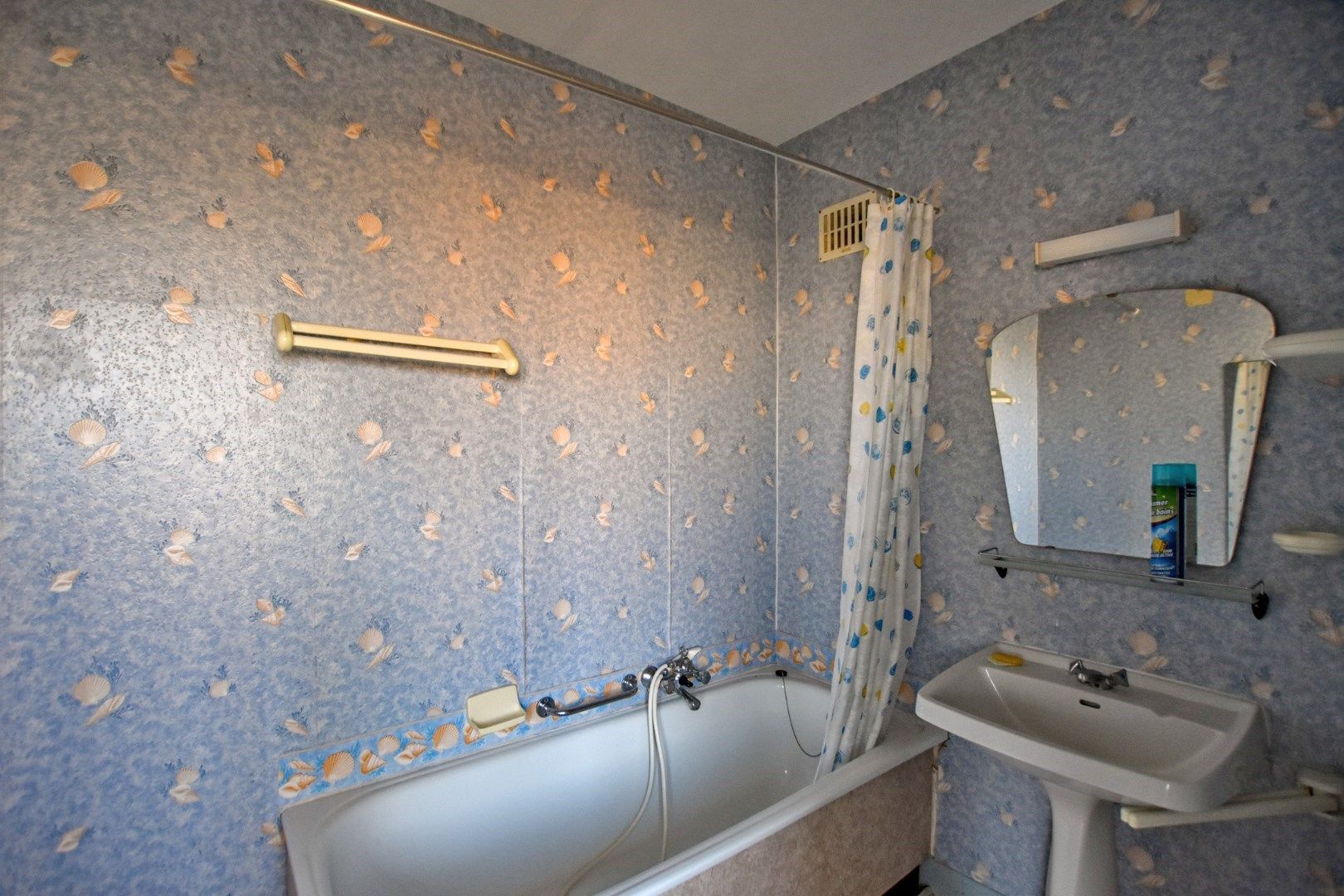 Te renoveren appartementsgebouw op 300m van de zee te Koksijde.  foto 9