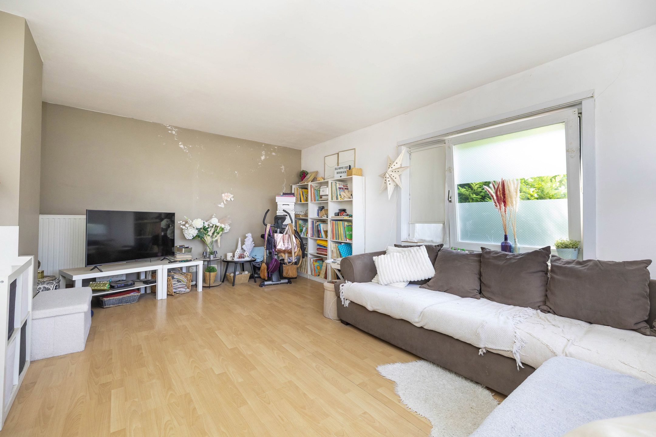 Huis met 4 slpk, van 220 m² en een perceel van 295 m². foto 2