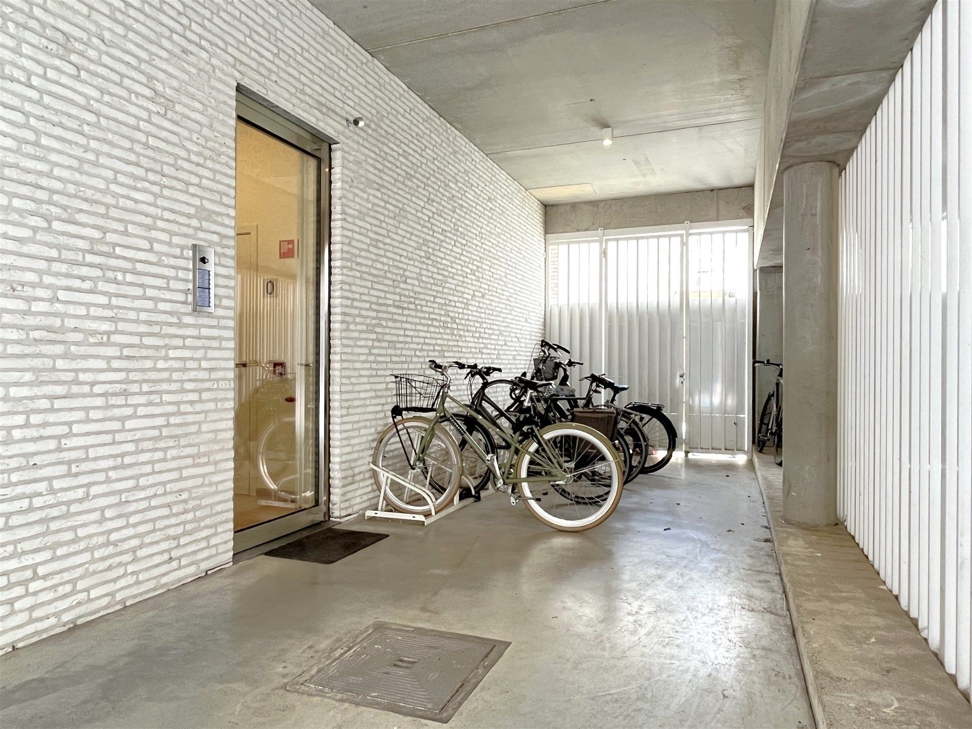 licht appartement met 1 slaapkamer en terras nabij 't Zuid! foto 11