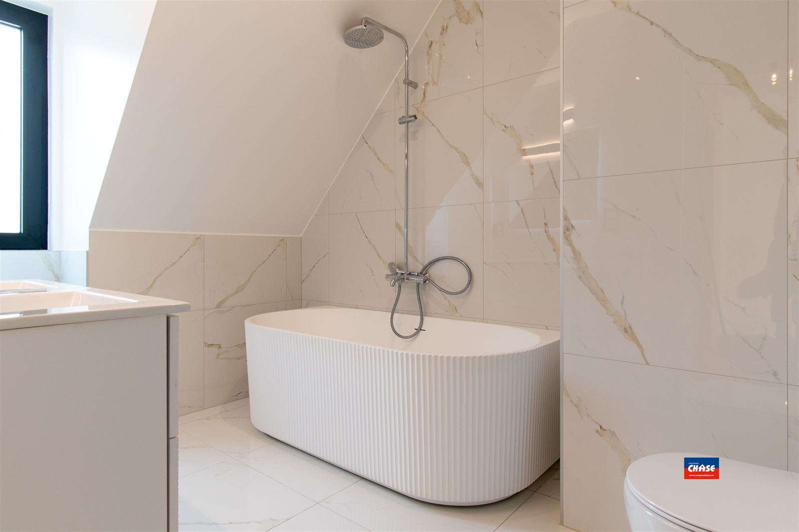 Nieuwbouwwoning met 4 slpks, 3 badk en tuin foto 27