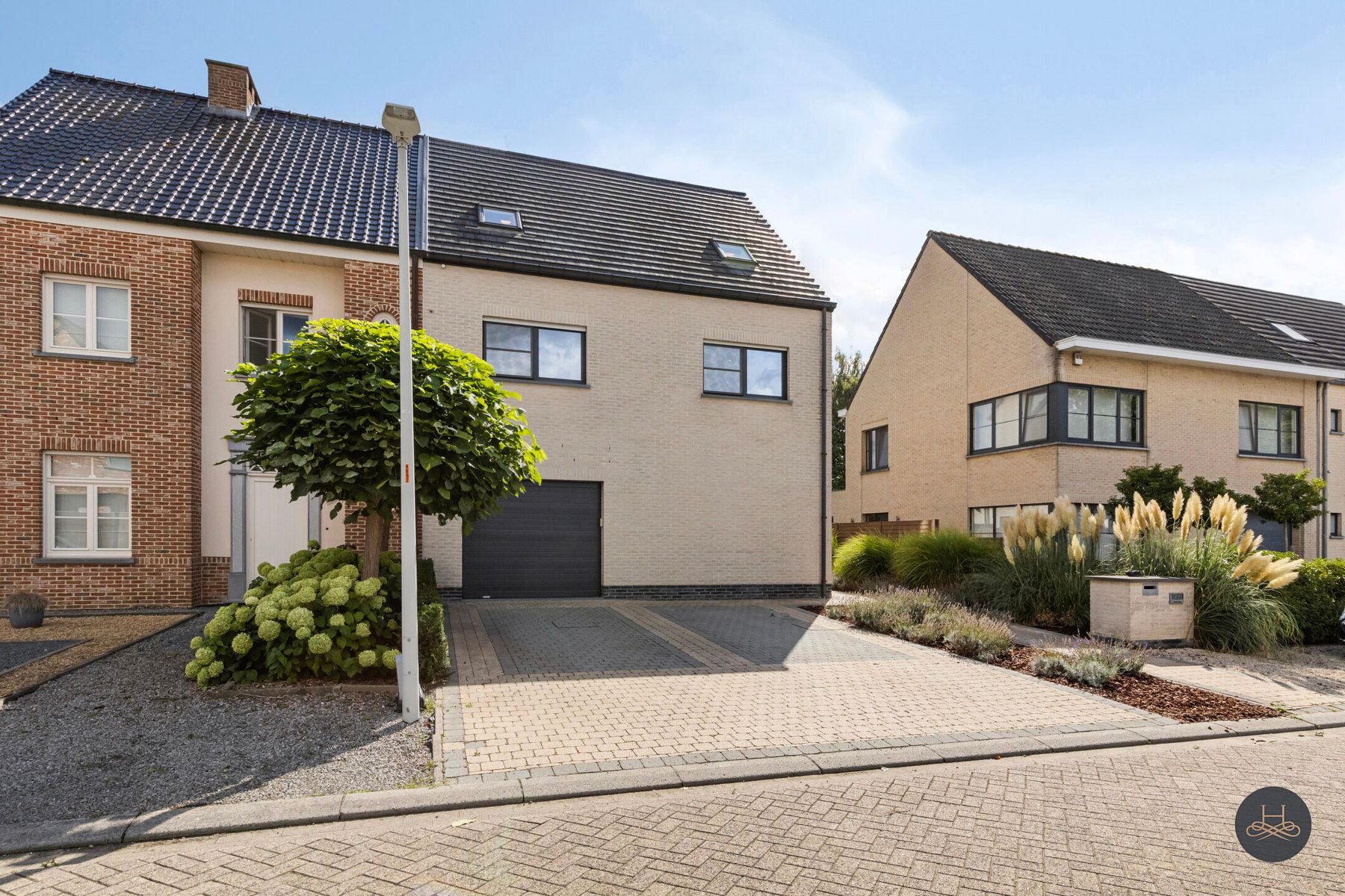 Ruime instapklare gezinswoning met zonnepanelen & airco foto 3
