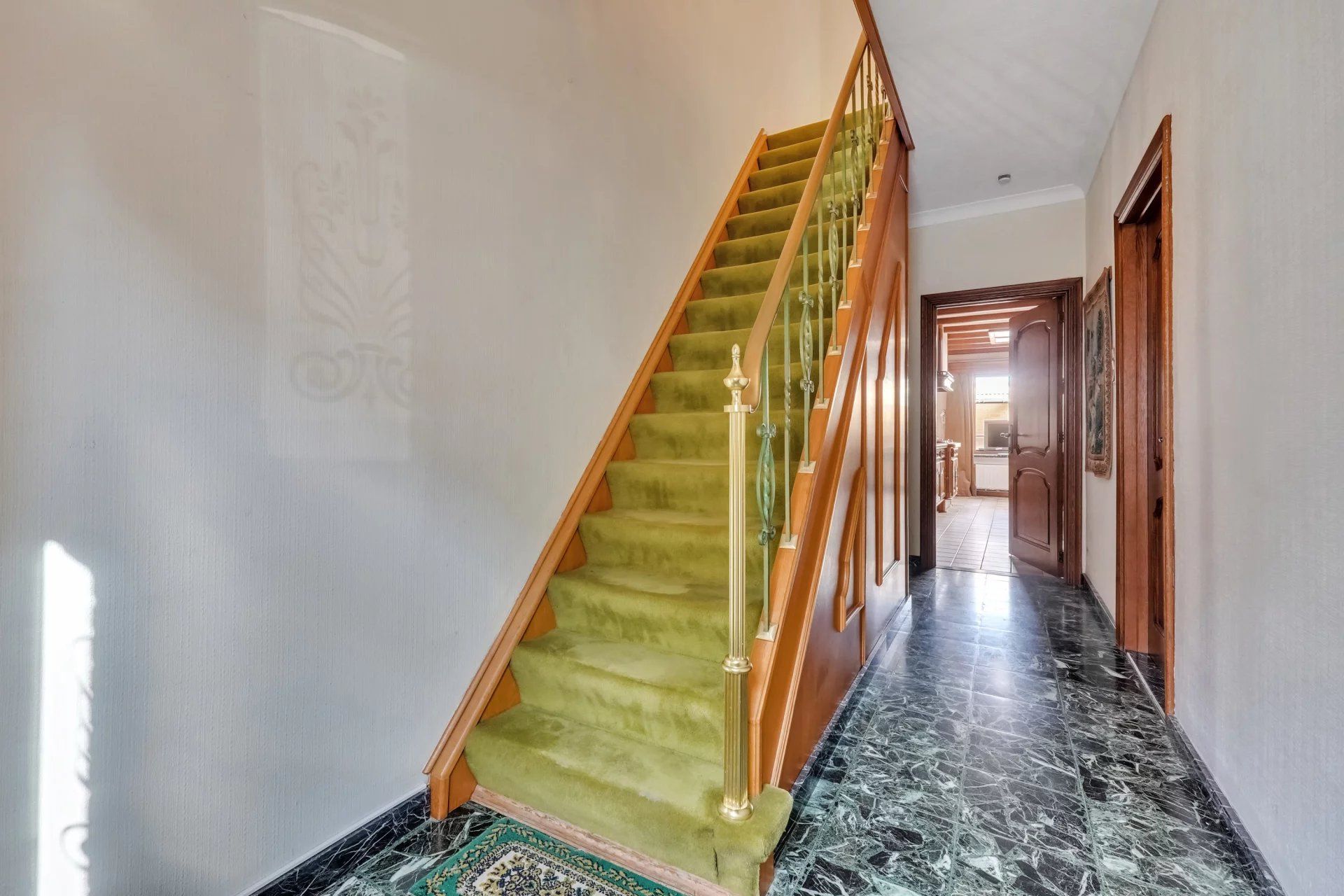 Verzorgde rijwoning nabij het centrum foto 3