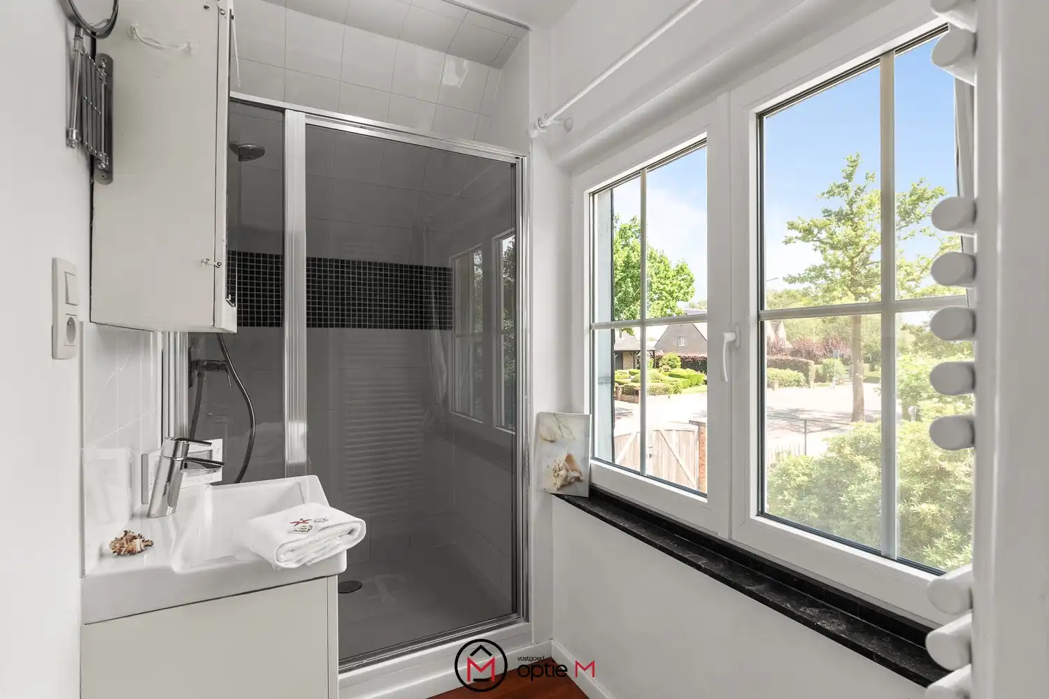 Karaktervolle villa met parktuin op een royaal perceel van 24a71 – vlakbij het centrum van Hasselt foto 17