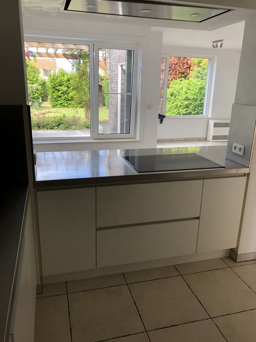 Rustig gelegen, energiezuinige halfopen woning met 4 slkrs foto 10