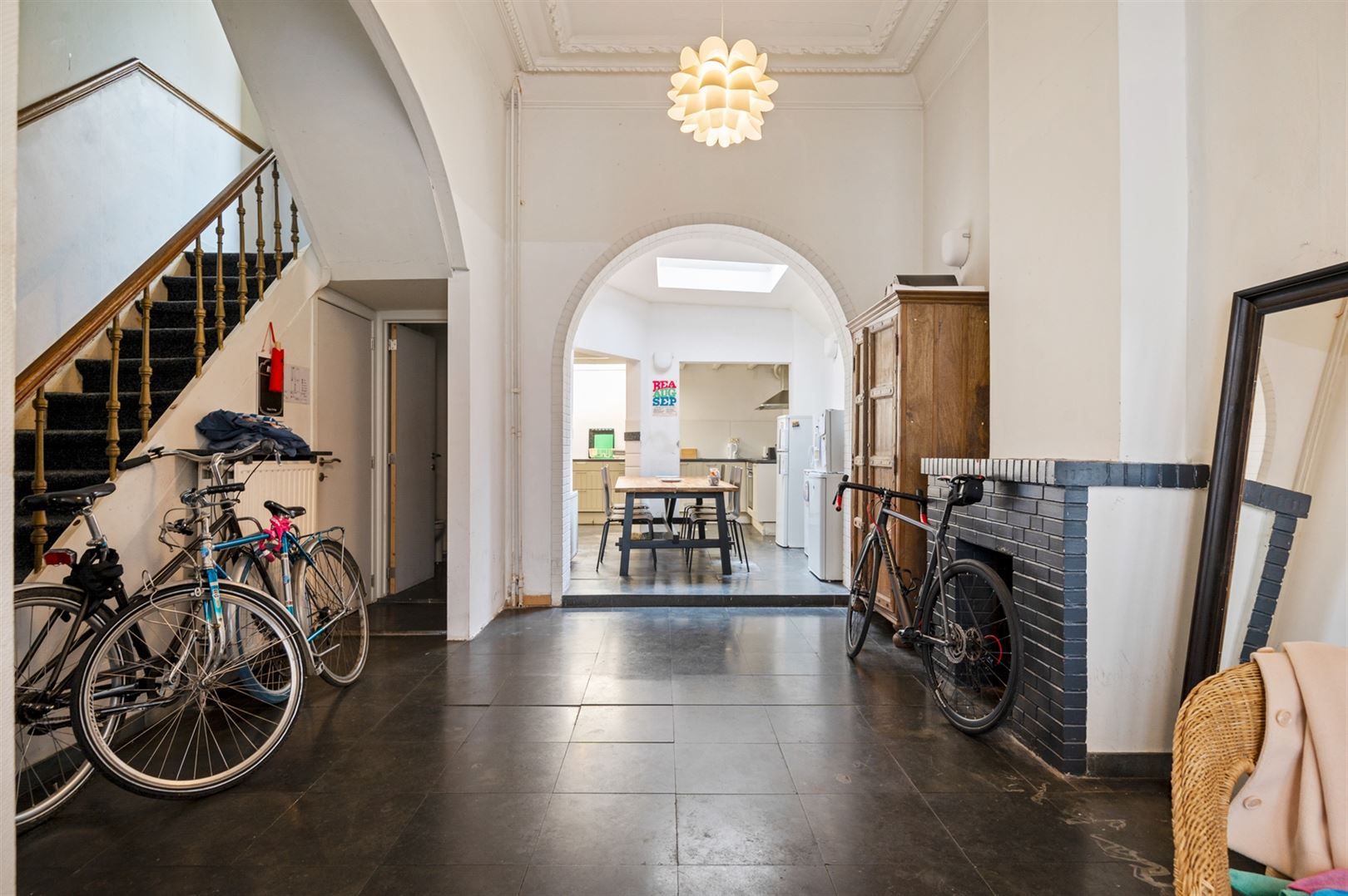 Ruime herenwoning (6 slaapkamers) aan het hippe Borgerhout  foto 8