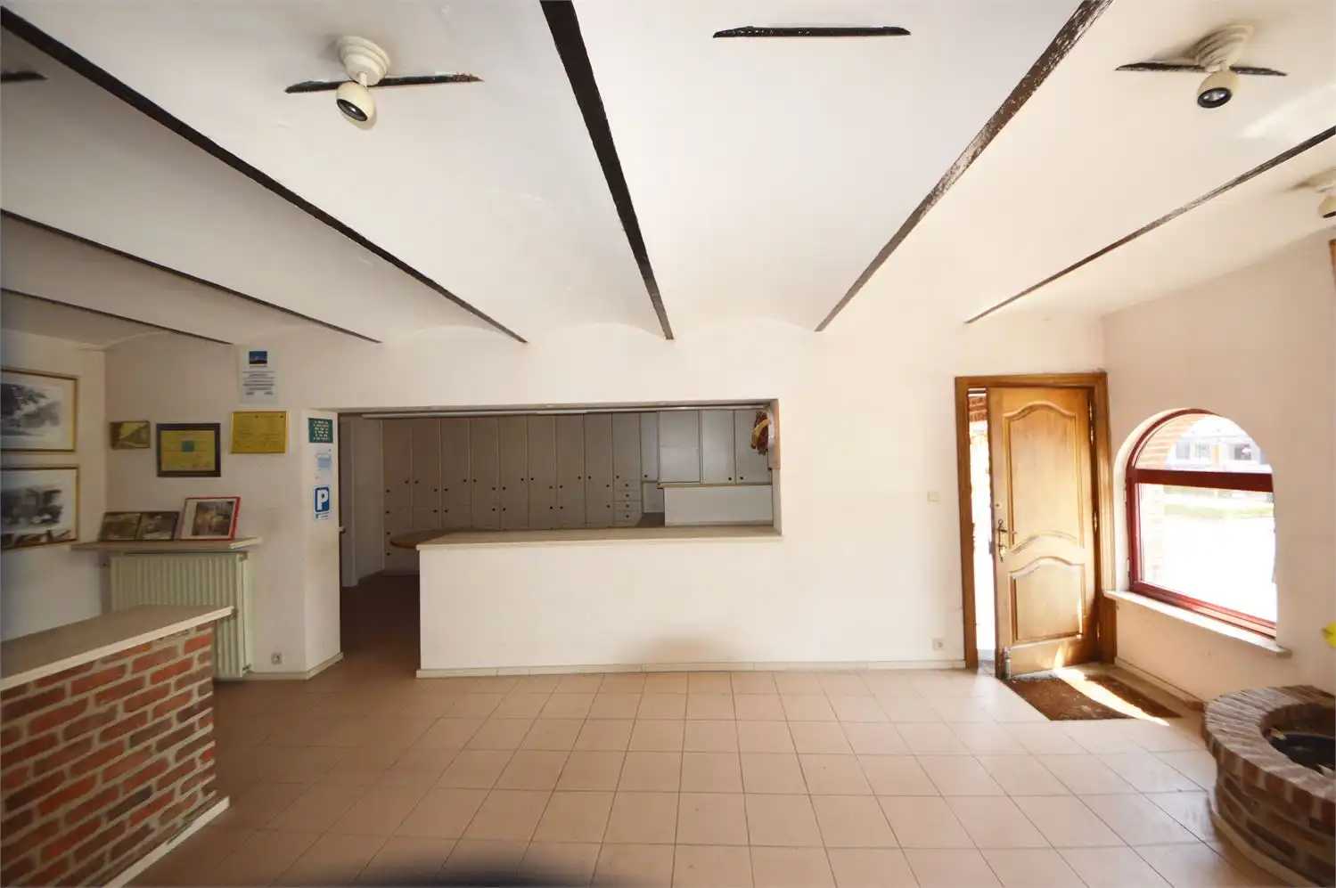 Uniek commercieel gebouw te huur in hartje Herzele – voormalig brouwerijpand met karakter en ruimte foto 6