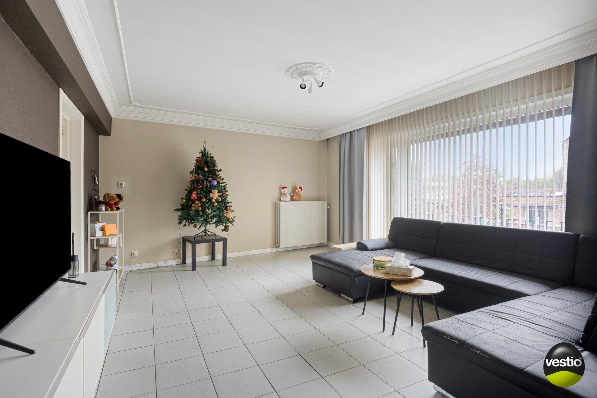 Handelshuis met absolute topligging en verhuurd bovenliggend appartement in hartje Alken. foto 12