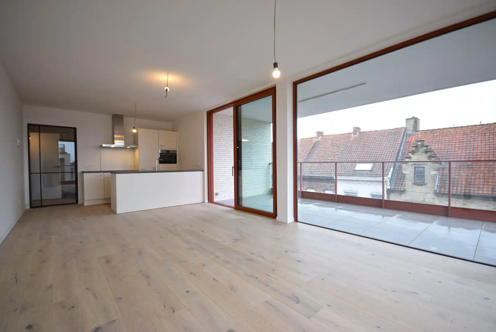 INSTAPKLAAR EEN SLAAPKAMER APPARTEMENT MET PARKEERPLAATS EN BERGING foto 3