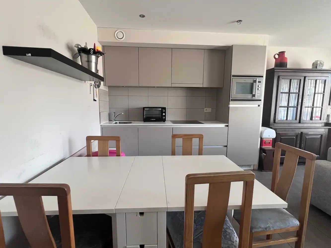 Instapklaar appartement met 2 slaapkamers en terras. foto 4