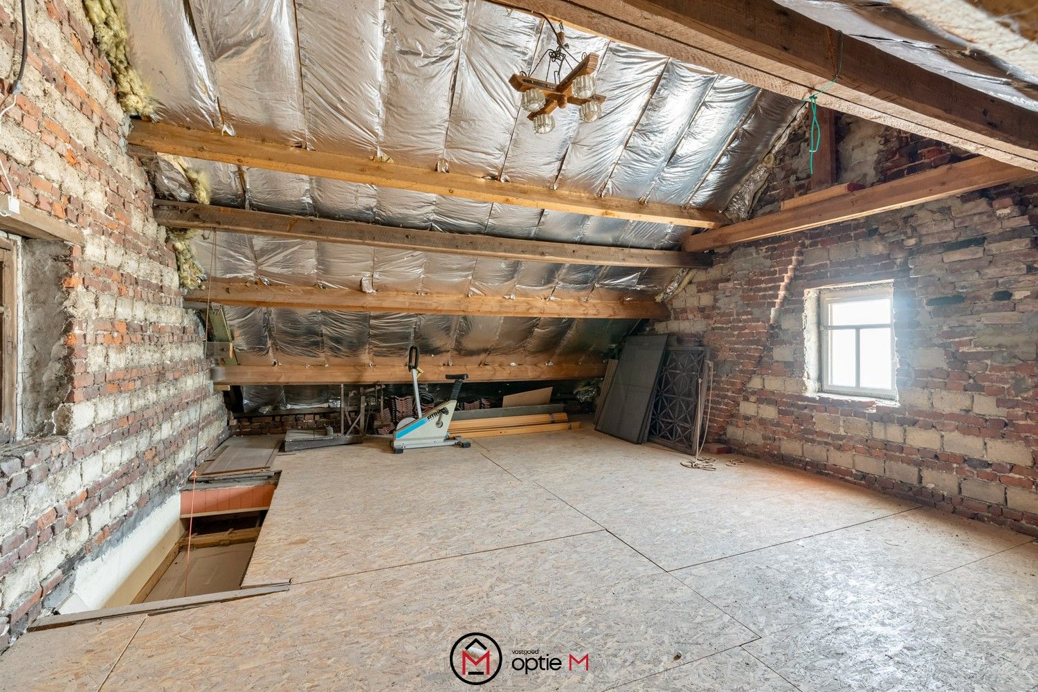 Ruime woning met garage en zonnepanelen foto 17