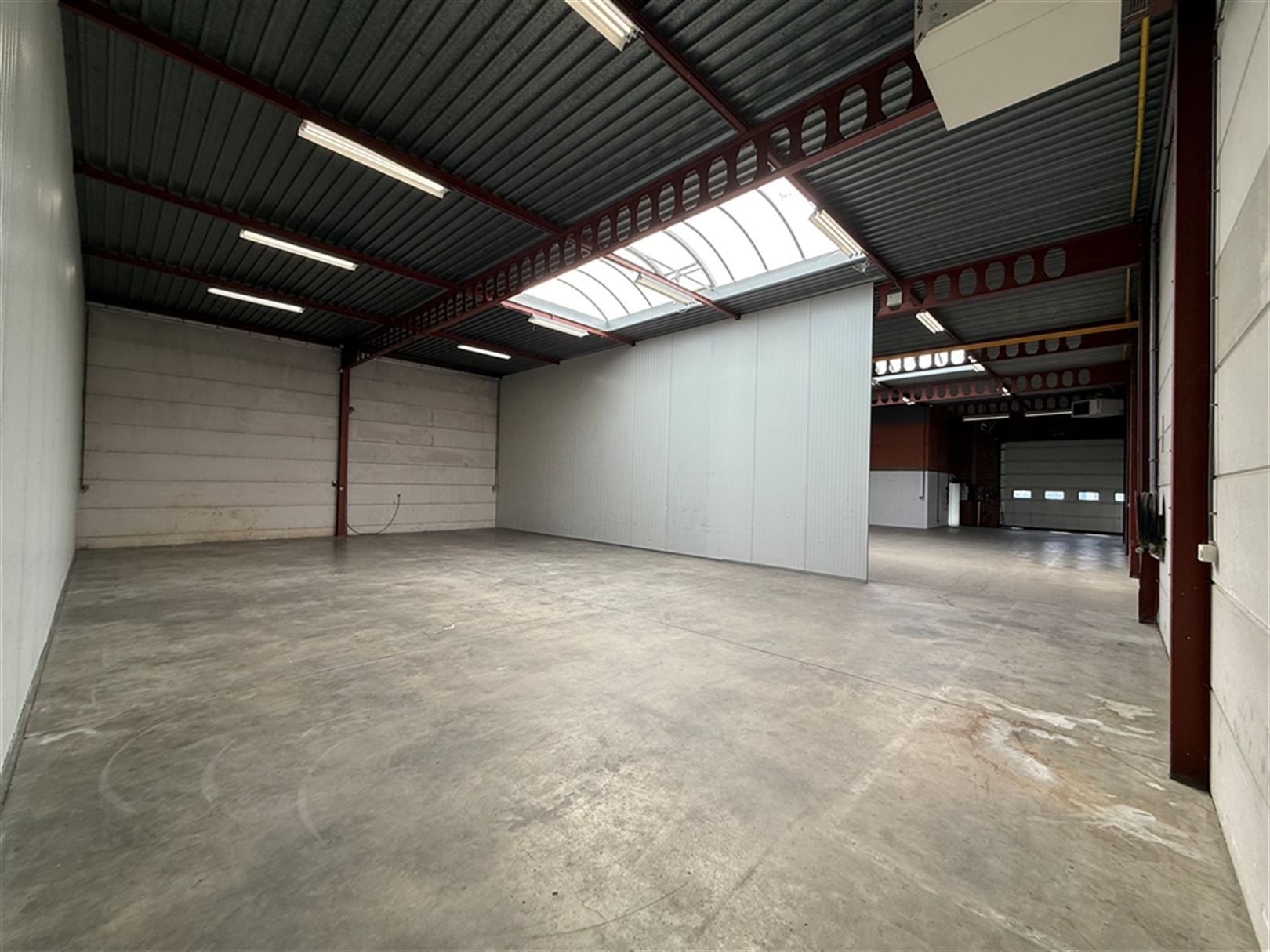 Instaplaar Magazijn met ingebouw kantoor te Lummen foto 4