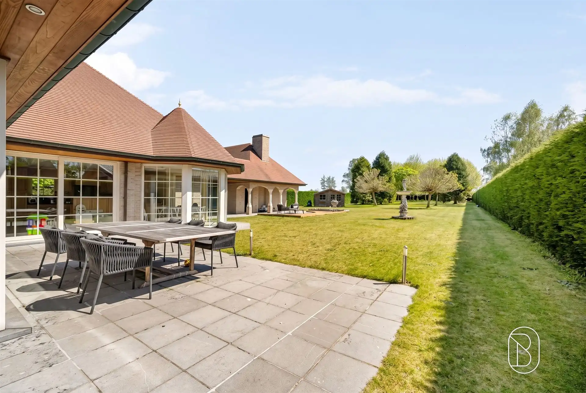 Perfect onderhouden grote villa op 3000m2. foto 9